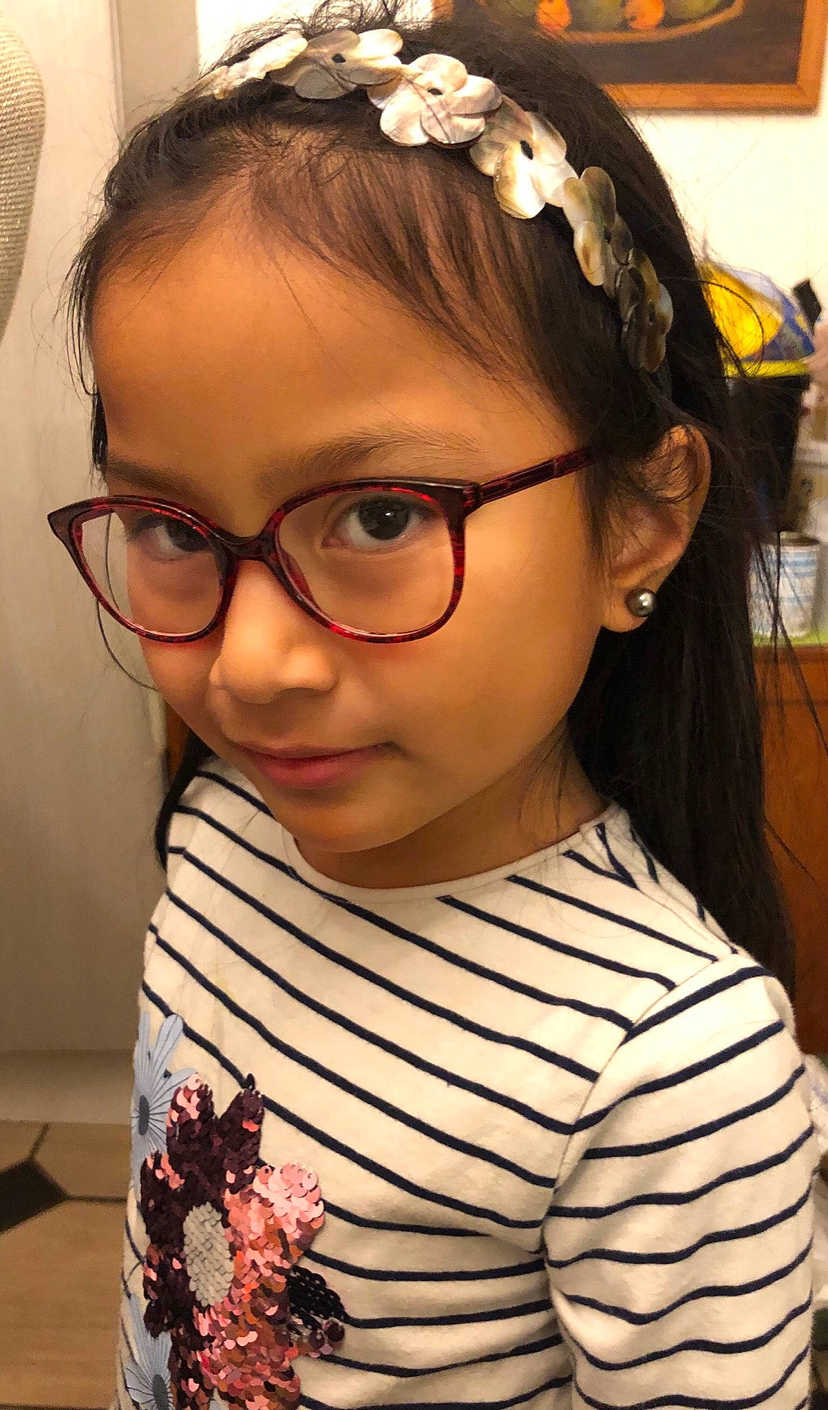 Ade Bessaye participe au concours pour gagner de l'argent avec cette photo : black_hair, braid, child, cool, eyebrow, eyewear, face, fashion_accessory, forehead, glasses, hair, hair_accessory, hair_tie, hairstyle, headband, headgear, headpiece, lip, person, pigtail