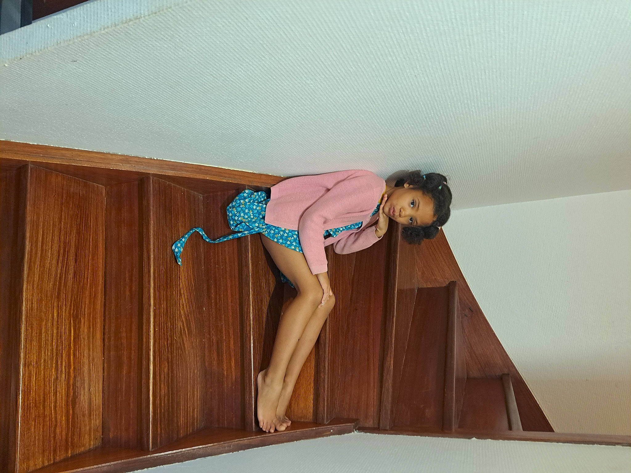 Tricia-cora participe au concours pour gagner de l'argent avec cette photo : balance, ceiling, elbow, electric_blue, fashion_design, flooring, foot, happy, hardwood, human_leg, knee, leisure, person, sleeve, sportswear, thigh, varnish, waist, wood, wood_stain