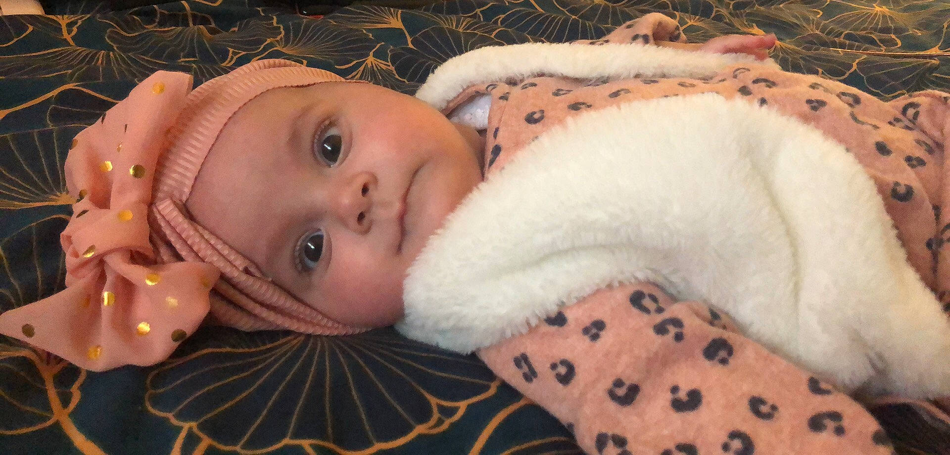 Inna a rejoint le concours — aidez-le/la à gagner de superbes lots ! baby, baby_toddler_clothing, cheek, child, christmas, christmas_ornament, event, eye, eyebrow, eyelash, fawn, fur, fur_clothing, happy, head, headwear, iris, lip, nose, person