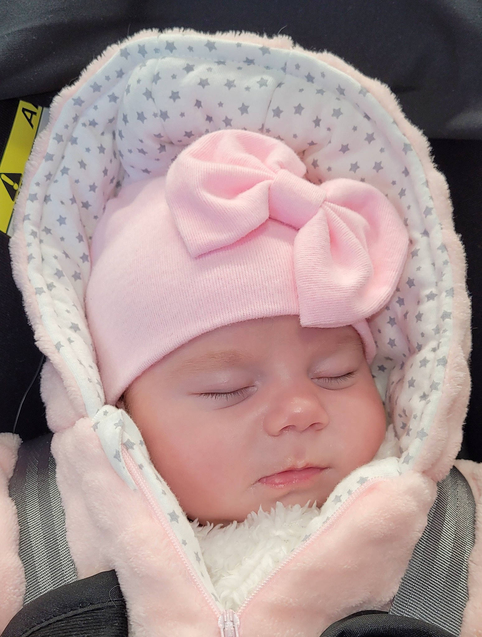 Candice participe au concours pour gagner de l'argent avec cette photo : baby, baby_products, baby_sleeping, baby_toddler_clothing, cap, cheek, child, comfort, cool, fashion_accessory, headgear, headwear, knit_cap, lip, magenta, person, pink, skin, sleeve, toddler