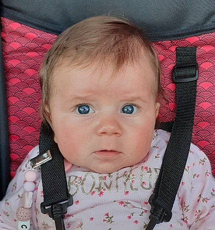 Candice participe au concours pour gagner de l'argent avec cette photo : baby, baby_toddler_clothing, cheek, chin, comfort, eye, eyebrow, eyelash, face, head, iris, lip, nose, outerwear, person, pink, product, skin, sleeve, textile