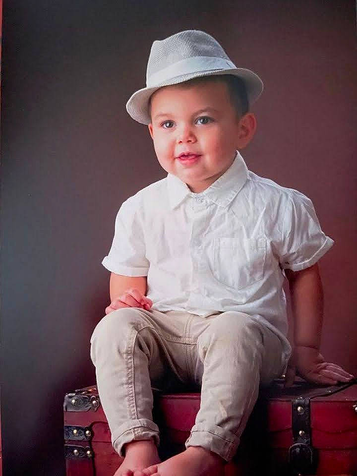 Kinai a rejoint le concours — aidez-le/la à gagner de superbes lots ! baby, baby_toddler_clothing, cap, chin, cool, face, flash_photography, happy, hat, headgear, knee, lip, magenta, person, skin, sleeve, smile, style, sun_hat, toddler