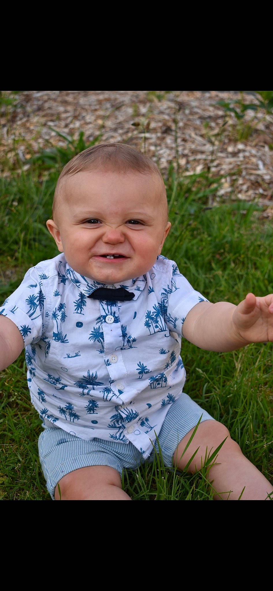 Mao participe au concours pour gagner de l'argent avec cette photo : baby, baby_toddler_clothing, blond, cheek, child, dress, eye, fun, grass, grassland, happy, iris, joy, meadow, nose, pattern, people_in_nature, person, plant, skin