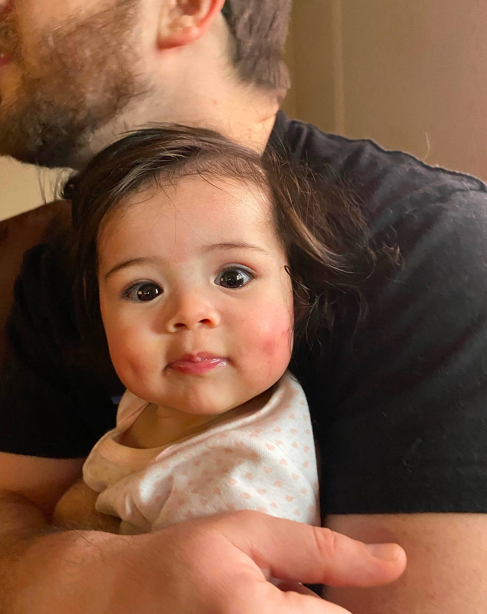 Eliza is registered to the contest to win money with this photo: cheek, chin, ear, eye, eyebrow, eyelash, face, forehead, hair, hand, happy, head, iris, joint, lip, mouth, neck, nose, person, shoulder