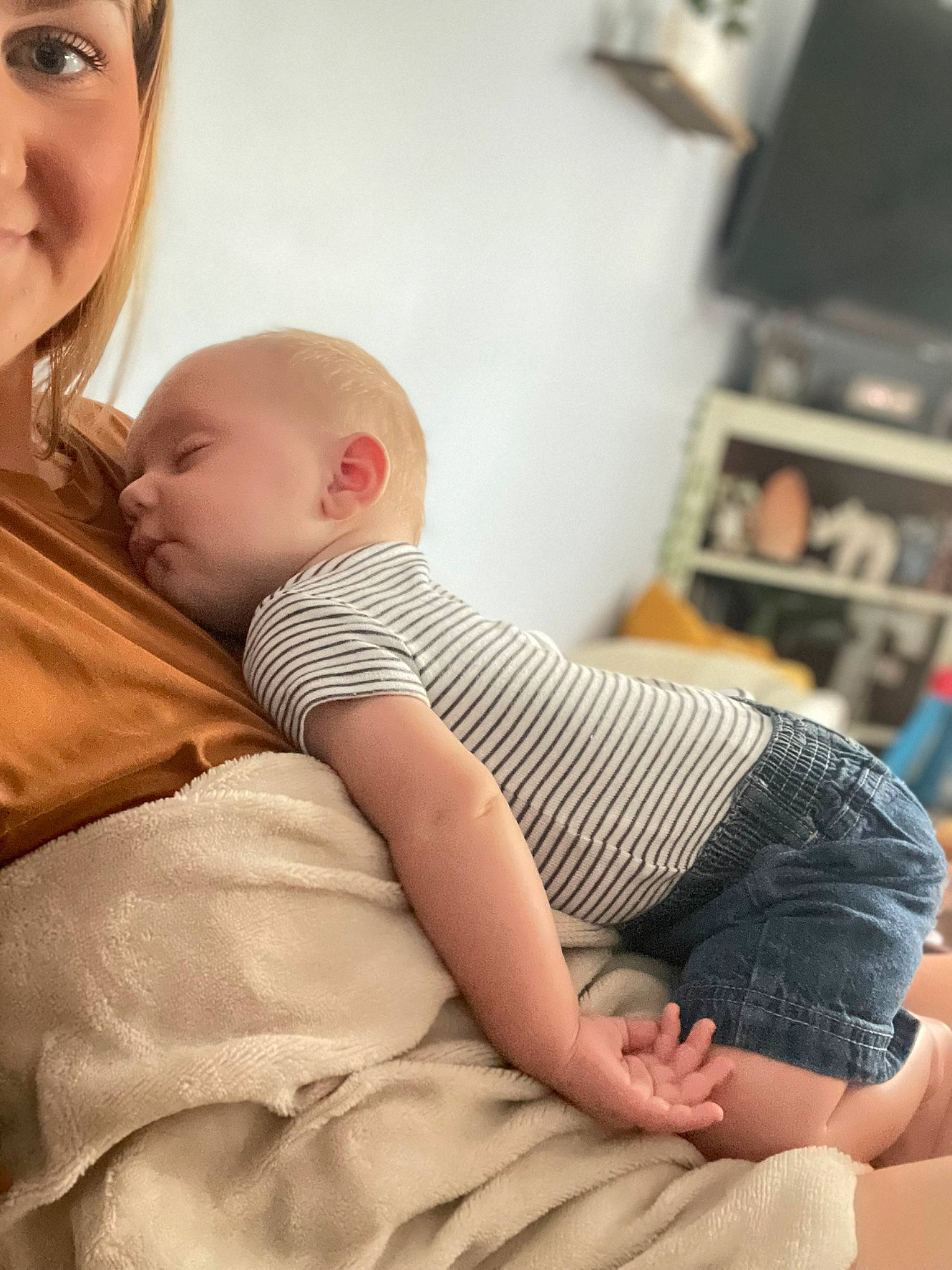 Linkin joined the competition — help win amazing prizes! abdomen, baby, baby_toddler_clothing, child, comfort, elbow, finger, flooring, happy, human_leg, joint, knee, muscle, person, room, shoulder, sitting, skin, standing, thigh