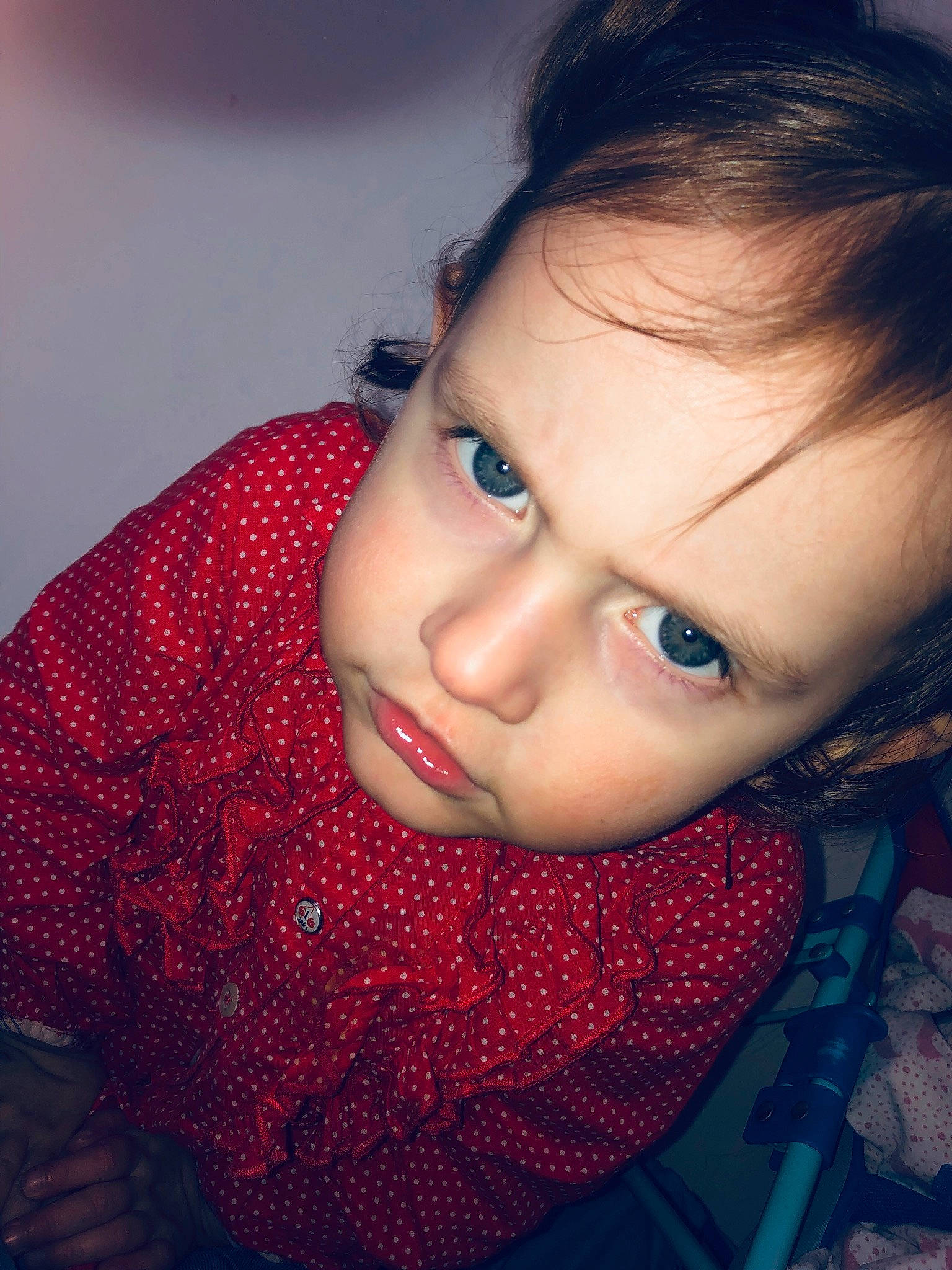 Héloïse a rejoint le concours — aidez-le/la à gagner de superbes lots ! beauty, blue, cheek, child, chin, close_up, eye, eyebrow, face, forehead, hair, hairstyle, head, iris, lip, nose, organ, person, red, skin