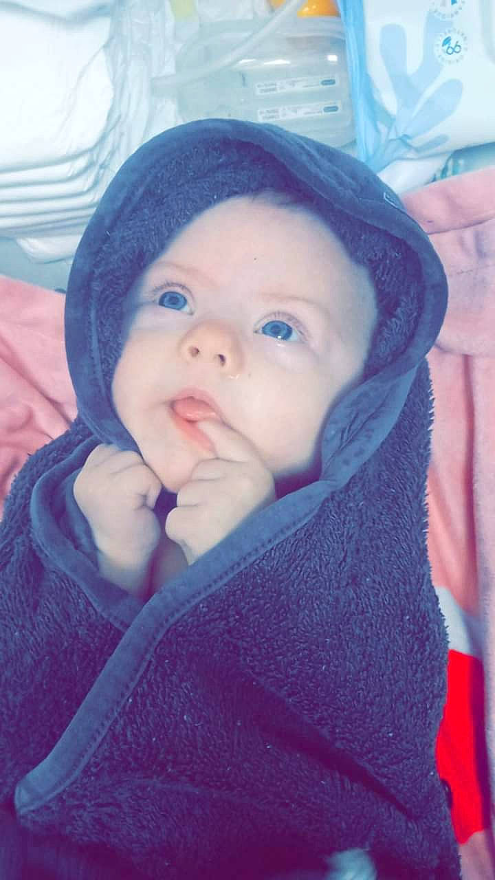 Kathalina a rejoint le concours — aidez-le/la à gagner de superbes lots ! azure, baby, baby_toddler_clothing, cap, cheek, child, comfort, cool, eye, eyebrow, finger, headwear, lip, mouth, nose, outerwear, person, skin, sleeve, smile