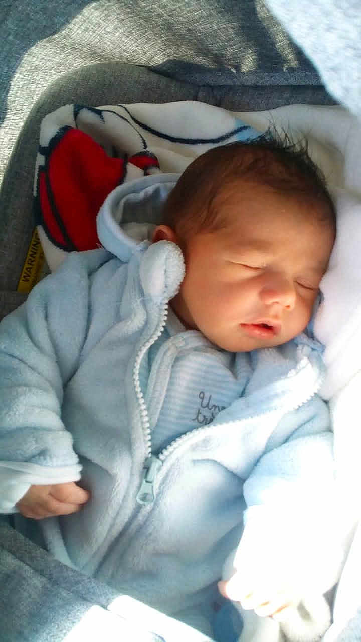Elyam participe au concours pour gagner de l'argent avec cette photo : baby, sleeping, infant, blanket, clothing, fleece, cozy, child, face, head, hand, soft_light, indoors, peaceful, newborn, cute, warm, zipped_jacket, comfort, rest