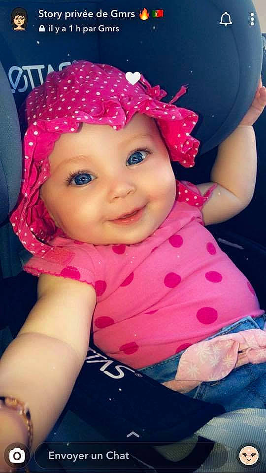 Hilonna participe au concours pour gagner de l'argent avec cette photo : baby, baby_laughing, baby_products, baby_toddler_clothing, bonnet, bracelet, cheek, child_model, costume_accessory, costume_hat, doll, embellishment, headgear, headwear, joy, magenta, mouth, party_supply, person, pink