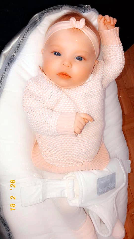 Hilonna a rejoint le concours — aidez-le/la à gagner de superbes lots ! baby, baby_products, baby_toddler_clothing, bridal_veil, cheek, doll, embellishment, headband, headpiece, lip, peach, pink, plastic, skin