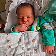 Tywenn participe au concours pour gagner de l'argent avec cette photo : newborn, baby, sleeping, blanket, cute, face, hand, cozy, teal_clothing, wrapped, infant, peaceful, indoors, soft, child, portrait, resting, cute_pattern, animal_print, toddler