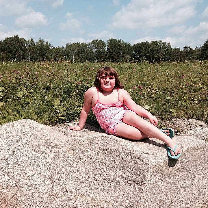 Alyson is registered to the contest to win money with this photo: