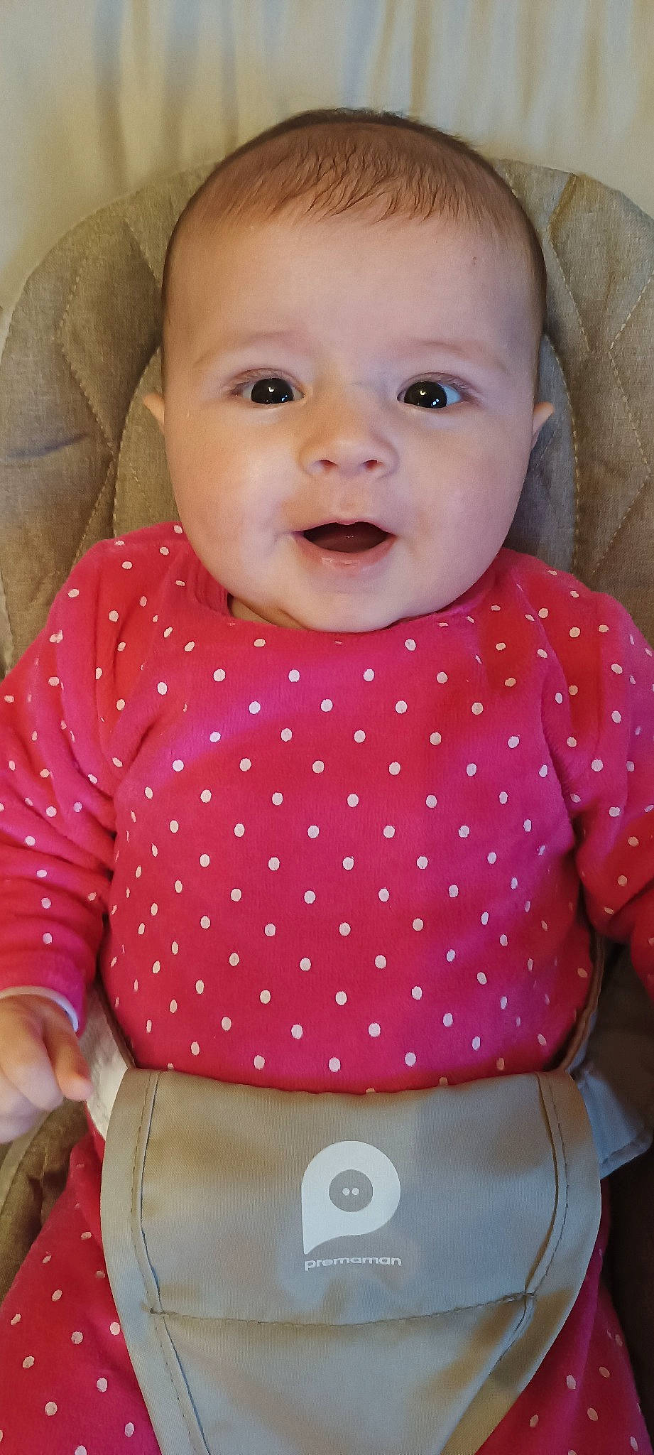 Juliette a rejoint le concours — aidez-le/la à gagner de superbes lots ! baby, baby_toddler_clothing, cheek, facial_expression, iris, lip, neck, nose, organ, outerwear, person, photograph, pink, product, skin, sleeve, smile, standing, textile, toddler