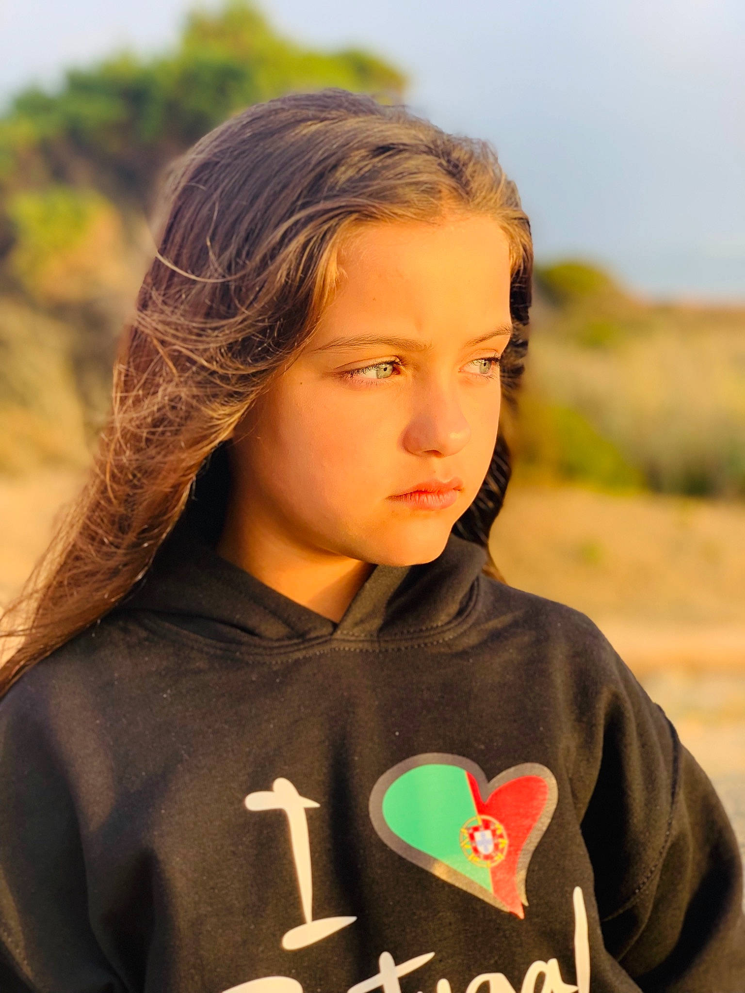 Jolie is registered to the contest to win money with this photo: beauty, brown_hair, child, child_model, cool, face, hair, happy, human, joint, leisure, lip, long_hair, neck, person, photography, skin, smile, summer, t_shirt