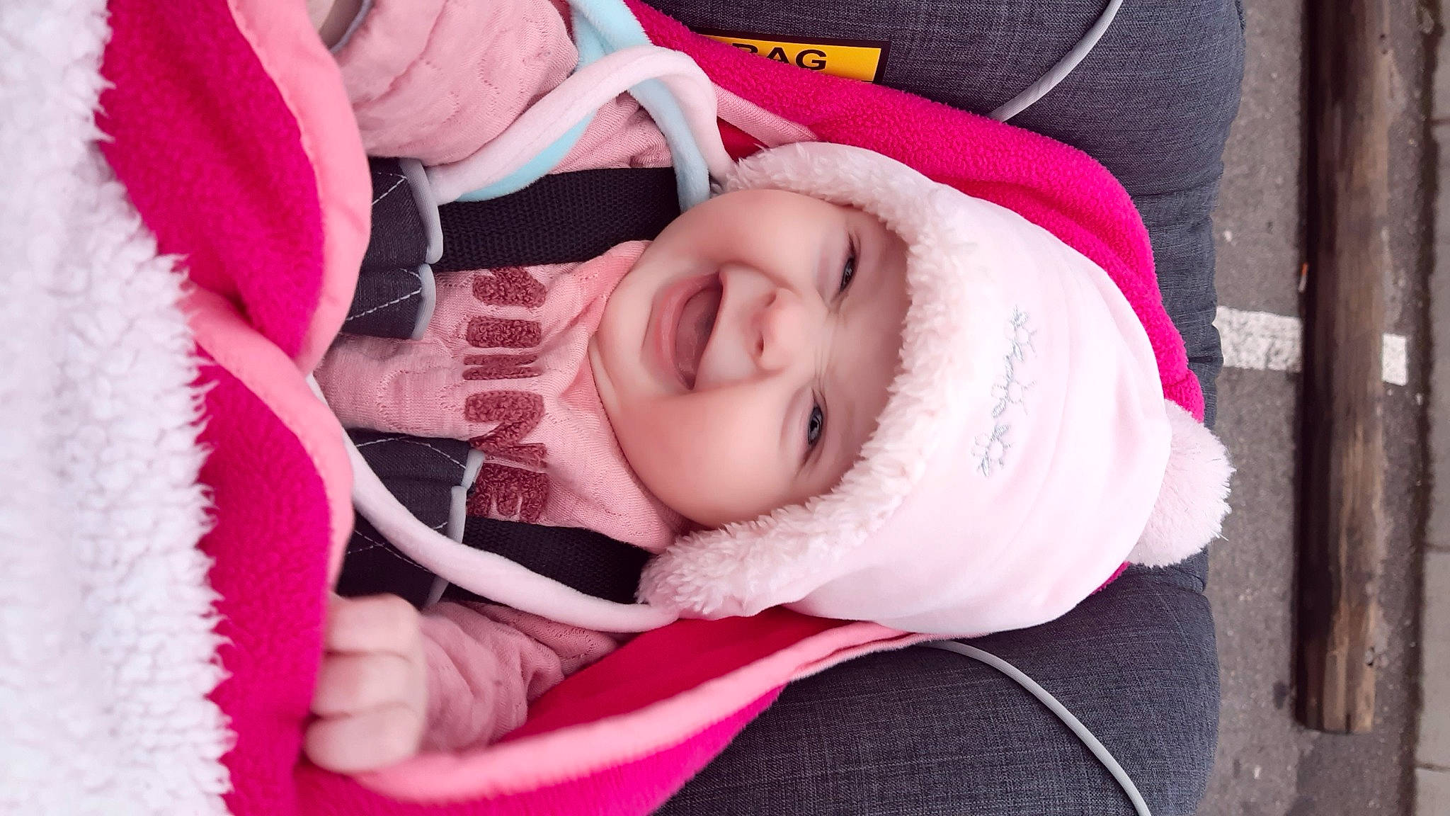 Sayana a rejoint le concours — aidez-le/la à gagner de superbes lots ! baby, baby_toddler_clothing, cheek, comfort, eyelash, headwear, jacket, knit_cap, lip, magenta, mammal, mouth, nose, person, pink, purple, red, skin, smile, toddler