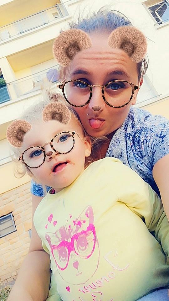 Alyxia participe au concours pour gagner de l'argent avec cette photo : cheek, child, daughter, ear, eyebrow, eyewear, face, forehead, fun, glasses, happy, lip, mother, nose, person, photography, selfie, skin, smile, toddler