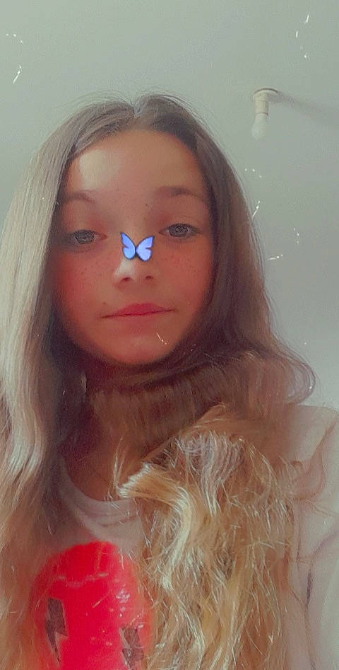 Lindsay participe au concours pour gagner de l'argent avec cette photo : black_hair, cheek, cool, eyebrow, eyelash, eyewear, facial_expression, flash_photography, forehead, iris, jaw, layered_hair, lip, lipstick, mouth, neck, nose, person, shoulder, skin