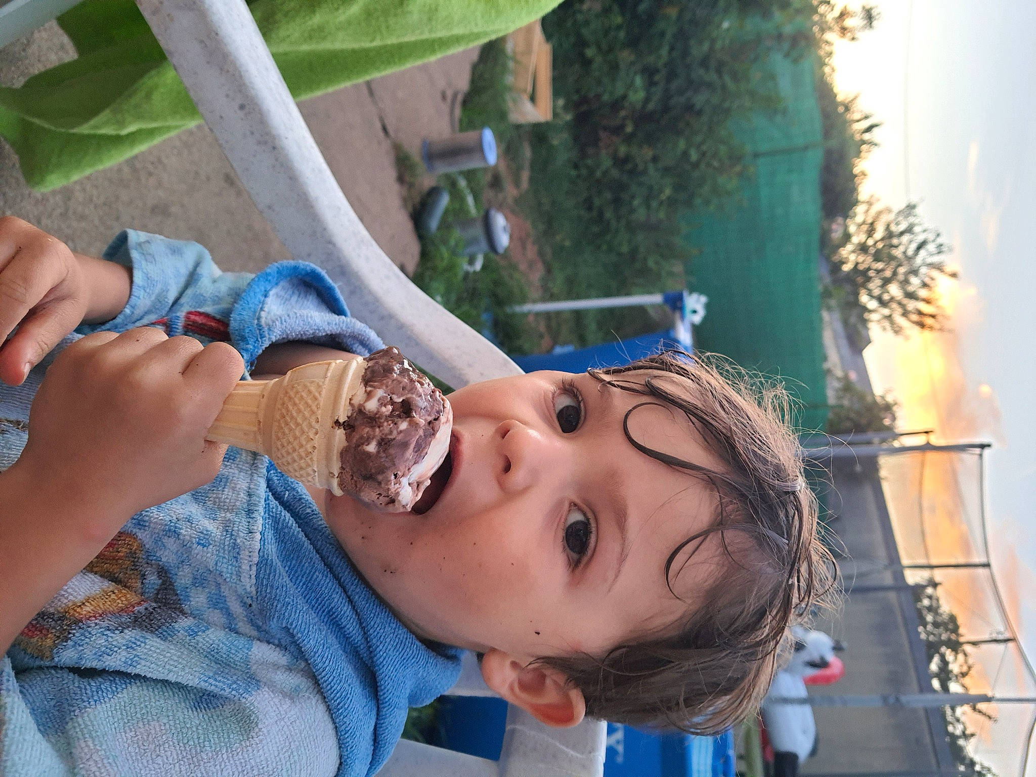 Noah a rejoint le concours — aidez-le/la à gagner de superbes lots ! beauty, blue, child, electric_blue, eyelash, eyewear, fun, grass, green, happy, hat, leisure, mouth, person, plant, recreation, smile, surprise, toddler, tree