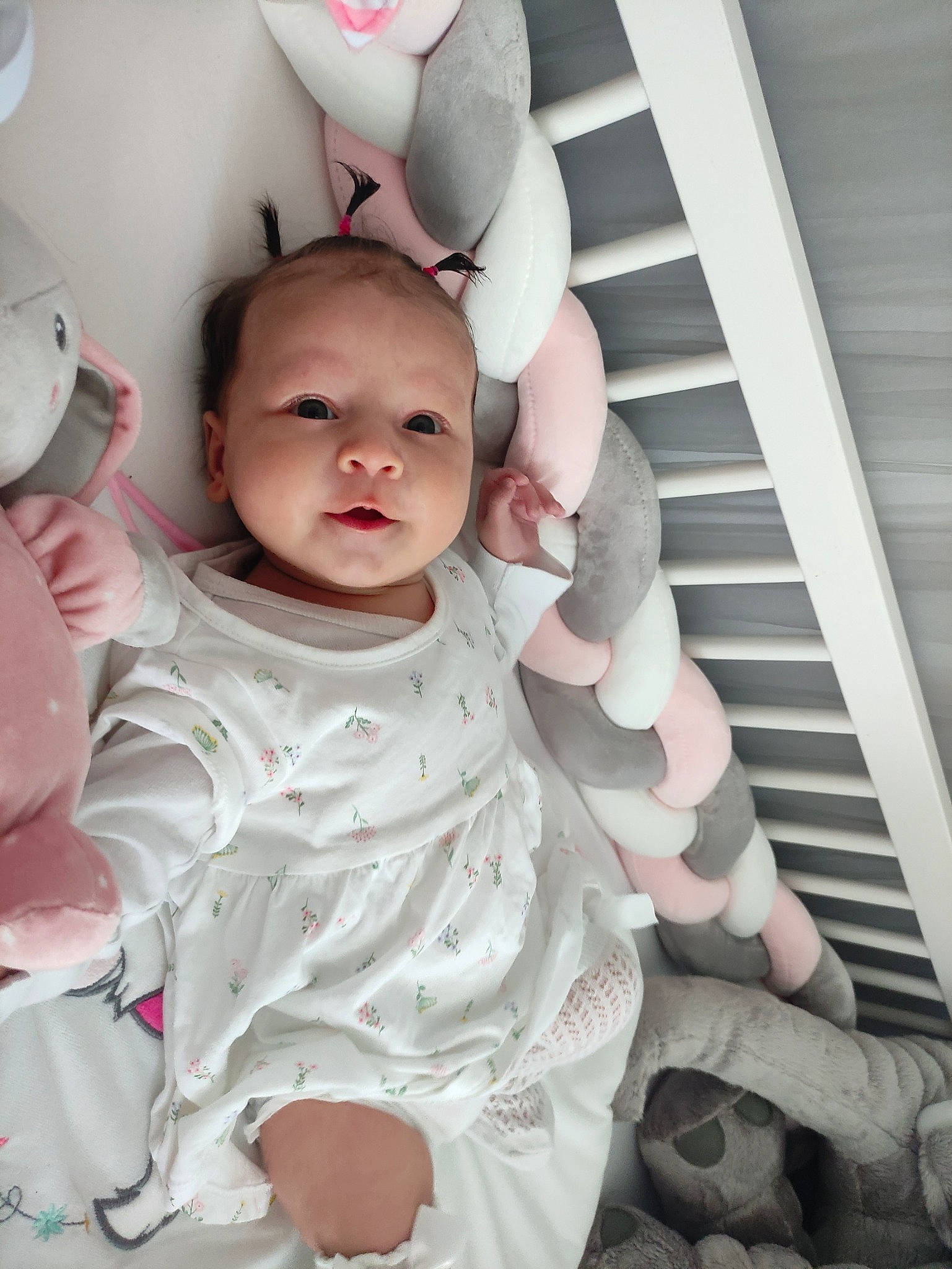 Azaëlah a rejoint le concours — aidez-le/la à gagner de superbes lots ! baby, baby_products, baby_safety, baby_toddler_clothing, cheek, child, comfort, event, finger, gesture, happy, head, linens, person, pink, sitting, sleeve, textile, thumb, toddler