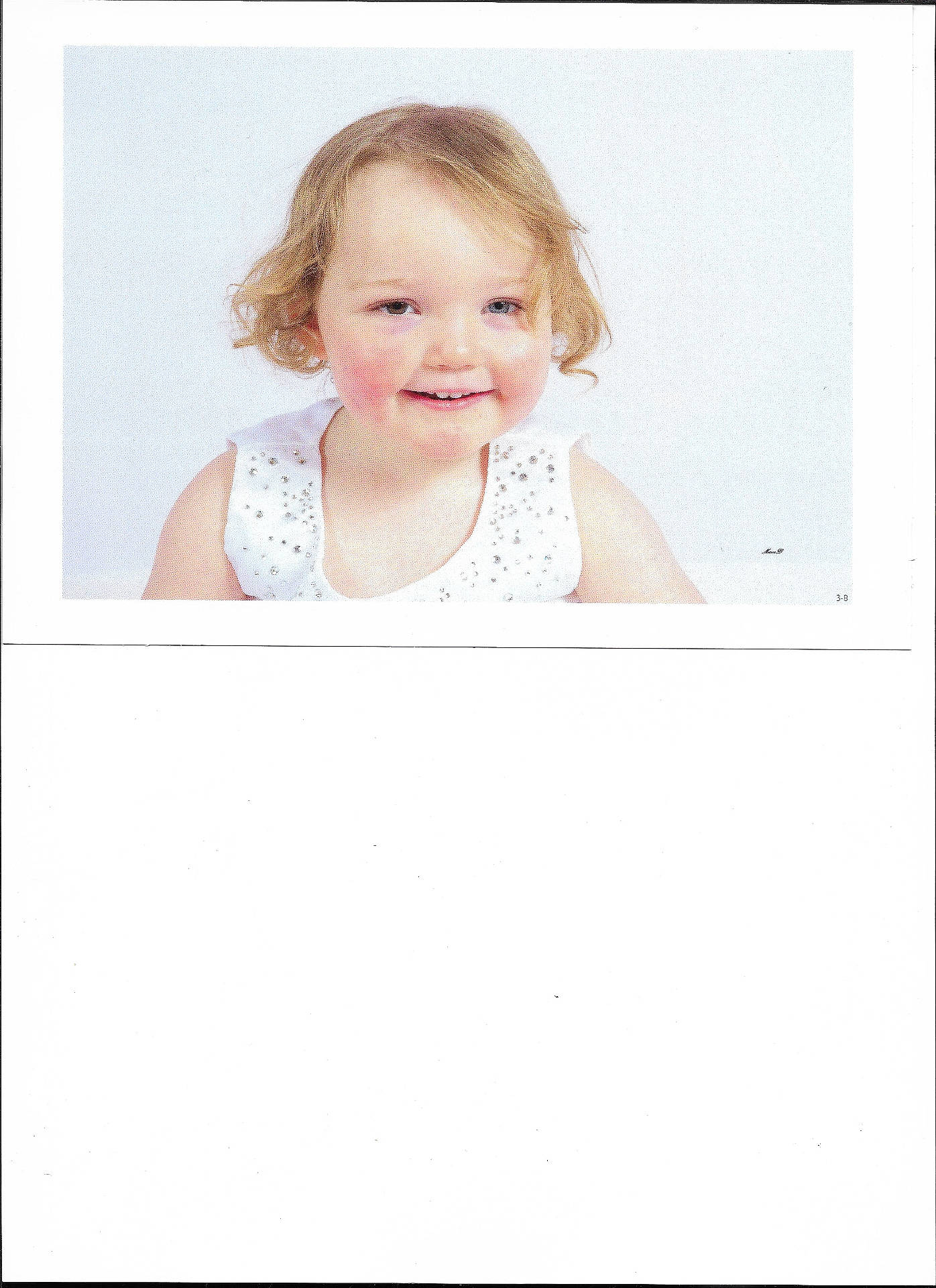 Shelby a rejoint le concours — aidez-le/la à gagner de superbes lots ! baby, blonde, bodypart, clothing, dress, face, freckle, hair, happy, head, homedecor, laughing, linen, mouth, neck, person, photography, portrait, smile, teeth