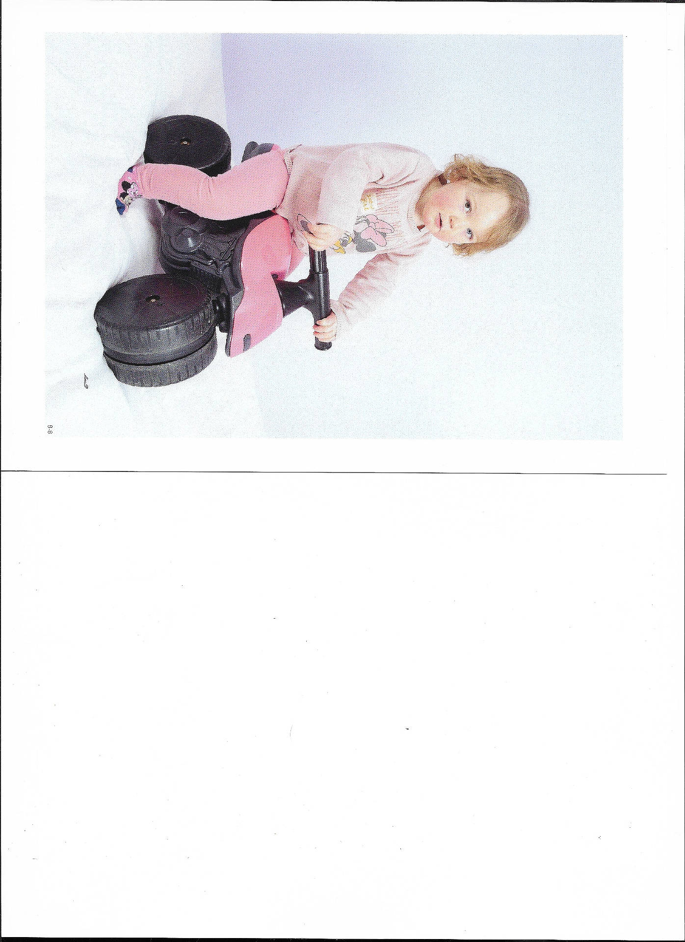 Shelby a rejoint le concours — aidez-le/la à gagner de superbes lots ! accessories, baby, camera, cameralens, clothing, doll, electronics, face, footwear, head, lenscap, machine, person, photographer, photography, shoe, strap, toy, videocamera, wheel