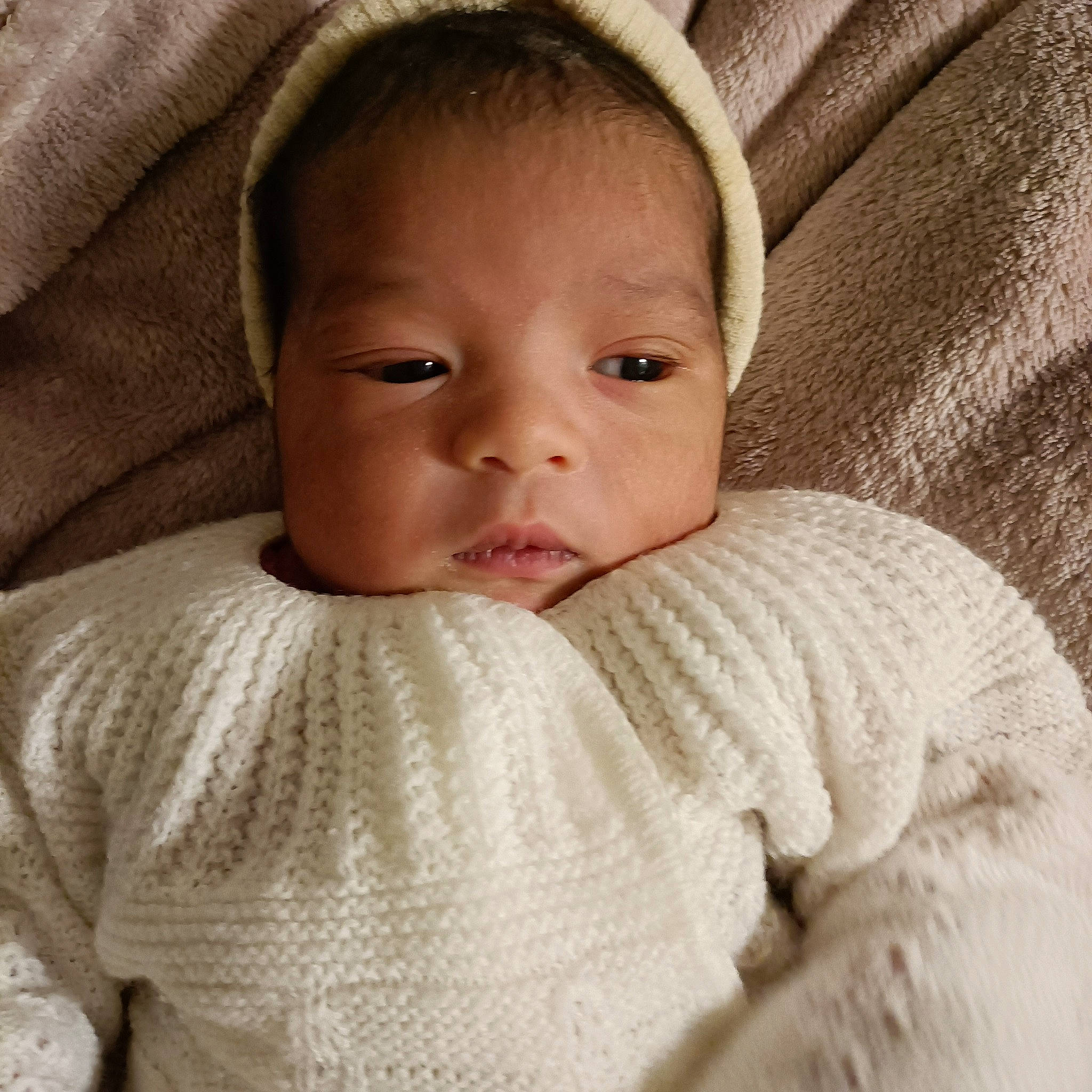 Madina participe au concours pour gagner de l'argent avec cette photo : baby, baby_sleeping, baby_toddler_clothing, cheek, child, collar, comfort, eyebrow, eyelash, face, iris, linens, lip, no_expression, nose, person, skin, sleeve, textile, toddler