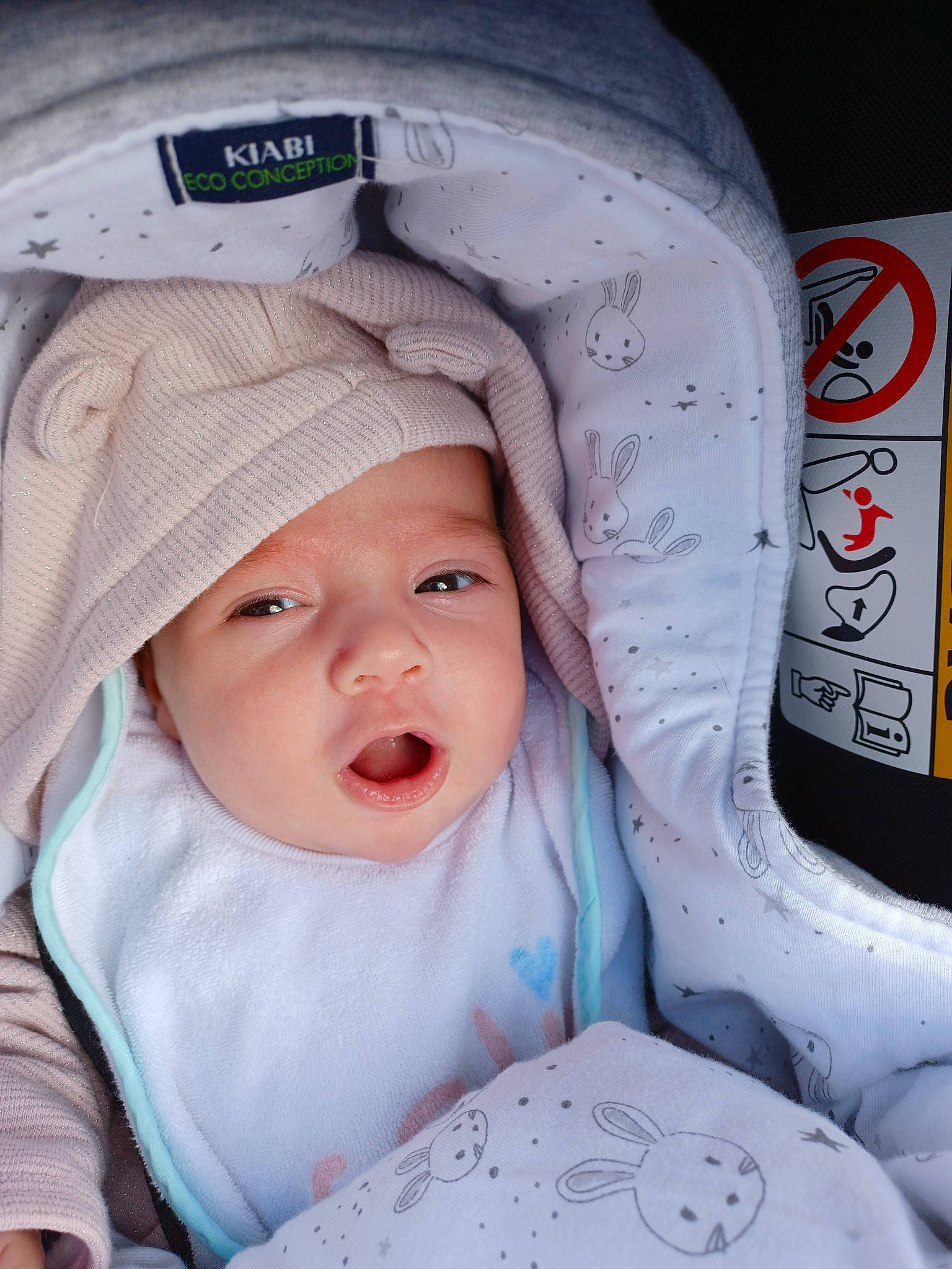 Manéa a rejoint le concours — aidez-le/la à gagner de superbes lots ! baby, baby_in_car_seat, baby_products, baby_safety, baby_toddler_clothing, carmine, cheek, child, chin, comfort, eyebrow, fun, happy, headgear, headwear, mouth, person, product, service, skin