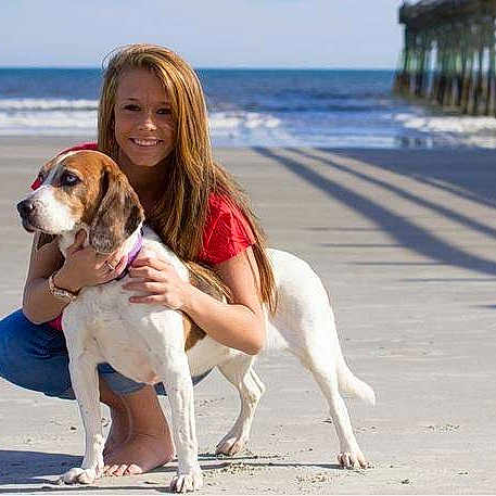 Maggie is registered to the contest to win money with this photo: