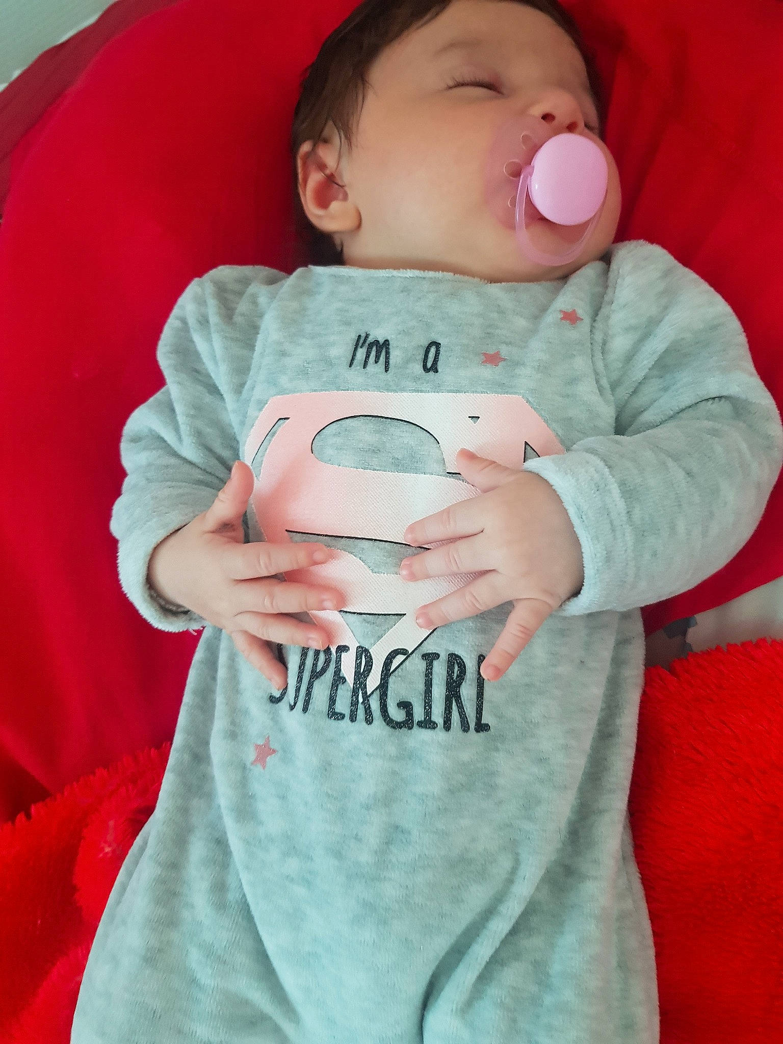 Lyna a rejoint le concours — aidez-le/la à gagner de superbes lots ! baby, baby_products, baby_toddler_clothing, bedtime, cheek, child, person, product, skin, sleep, toddler