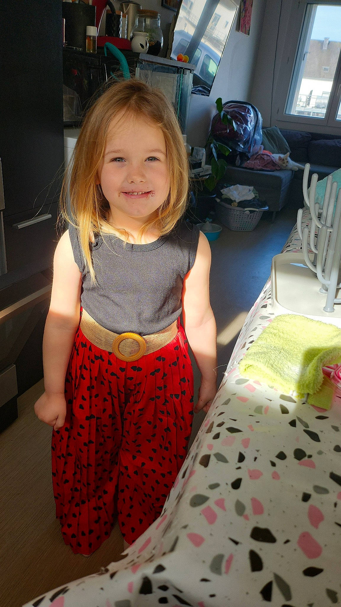 Rose participe au concours pour gagner de l'argent avec cette photo : baby_toddler_clothing, blond, chair, child, fun, happy, human_body, human_leg, joy, linens, magenta, pajamas, pattern, person, room, shorts, sitting, smile, t_shirt, thigh