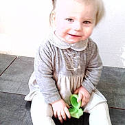 Nina participe au concours pour gagner de l'argent avec cette photo :