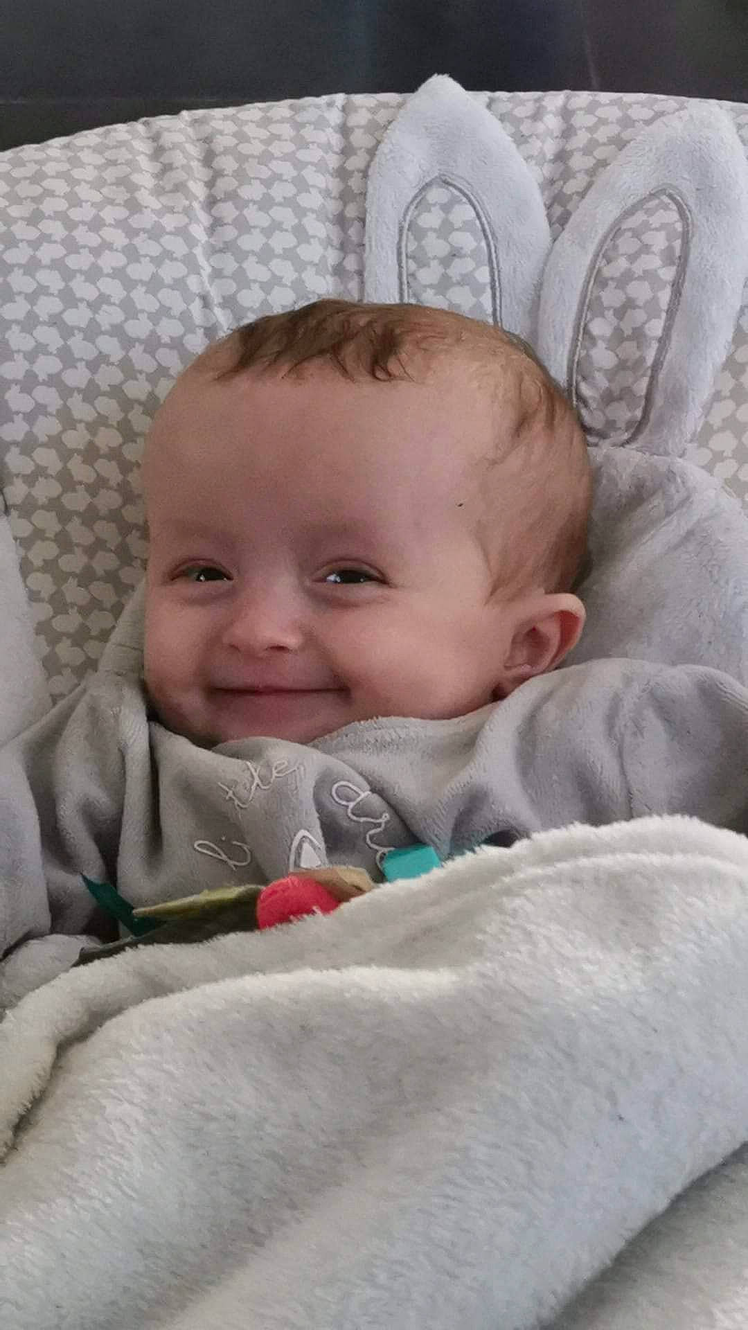 Inaya participe au concours pour gagner de l'argent avec cette photo : baby, baby_products, cheek, child, ear, eye, face, finger, head, joy, lip, mouth, nose, person, product, skin, toddler