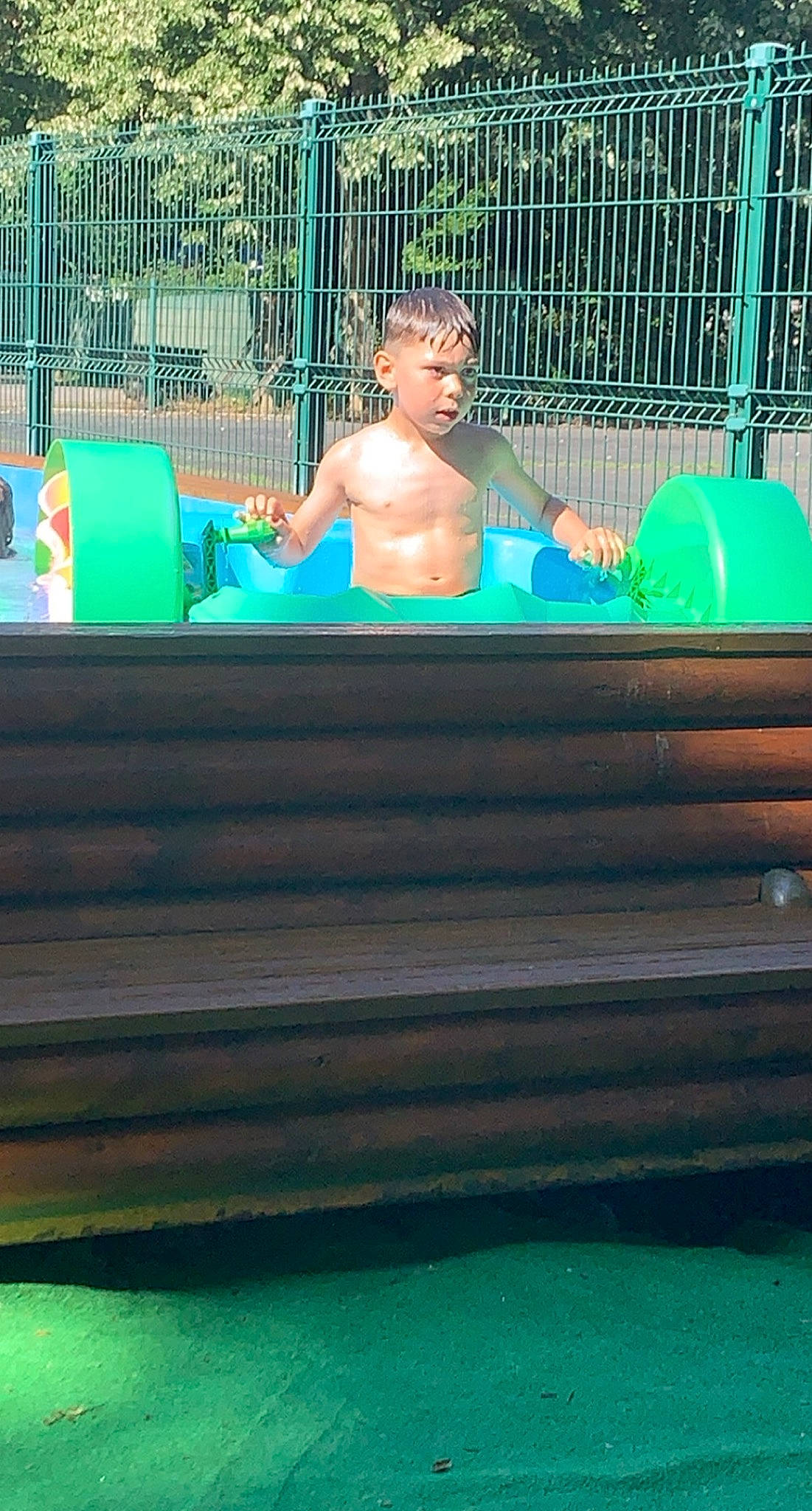 Martim a rejoint le concours — aidez-le/la à gagner de superbes lots ! aqua, azure, barechested, bathing, child, electric_blue, fun, games, grass, leisure, mesh, outdoor_furniture, outdoor_play_equipment, person, public_space, recreation, rectangle, sitting, sun_tanning, toddler