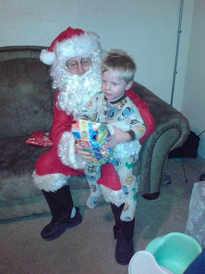 Camon is registered to the contest to win money with this photo: child, christmas, christmas_eve, event, fictional_character, holiday, lap, person, santa_claus, toddler