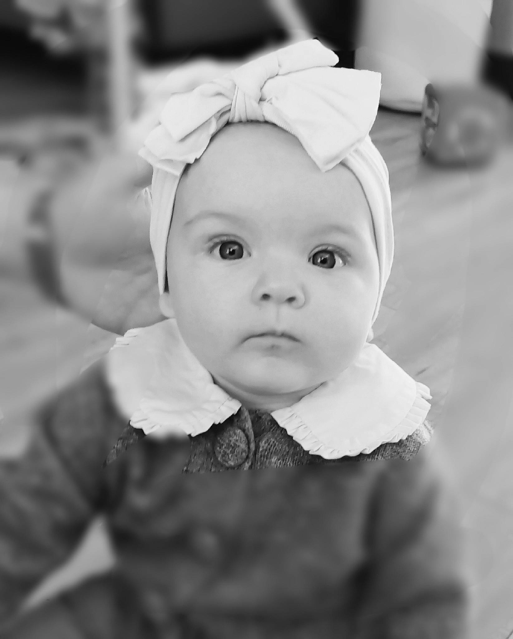 Cyara participe au concours pour gagner de l'argent avec cette photo : baby, baby_toddler_clothing, cheek, eye, eyelash, face, fashion_accessory, flash_photography, fur, happy, head, headband, headgear, headpiece, human_body, iris, monochrome, monochrome_photography, person, style
