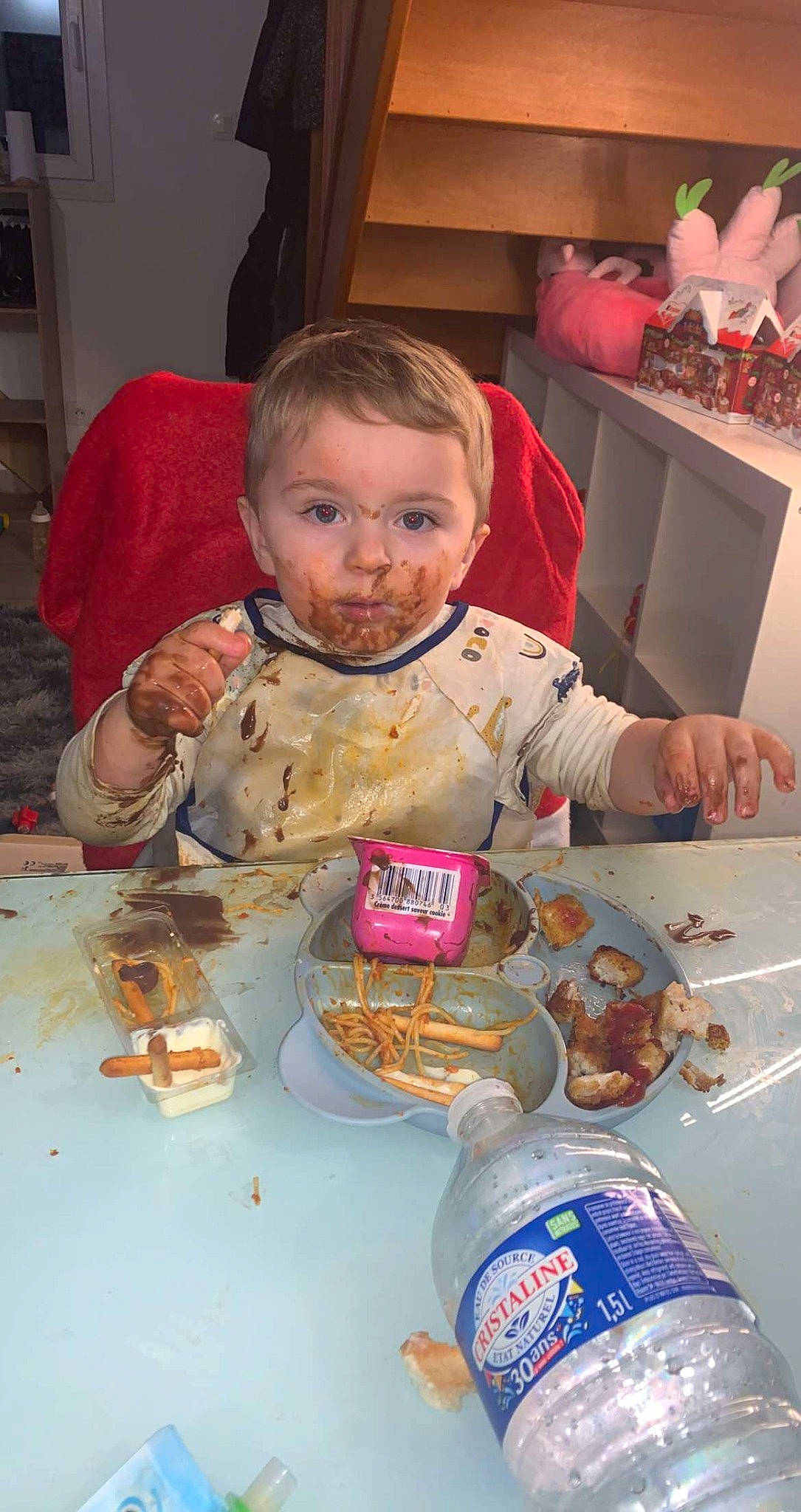 Aloys a rejoint le concours — aidez-le/la à gagner de superbes lots ! baby, baking, breakfast, chair, child, comfort_food, cooking, cuisine, dish, drinkware, event, food, food_craving, junk_food, person, plate, sitting, sweetness, table, tableware