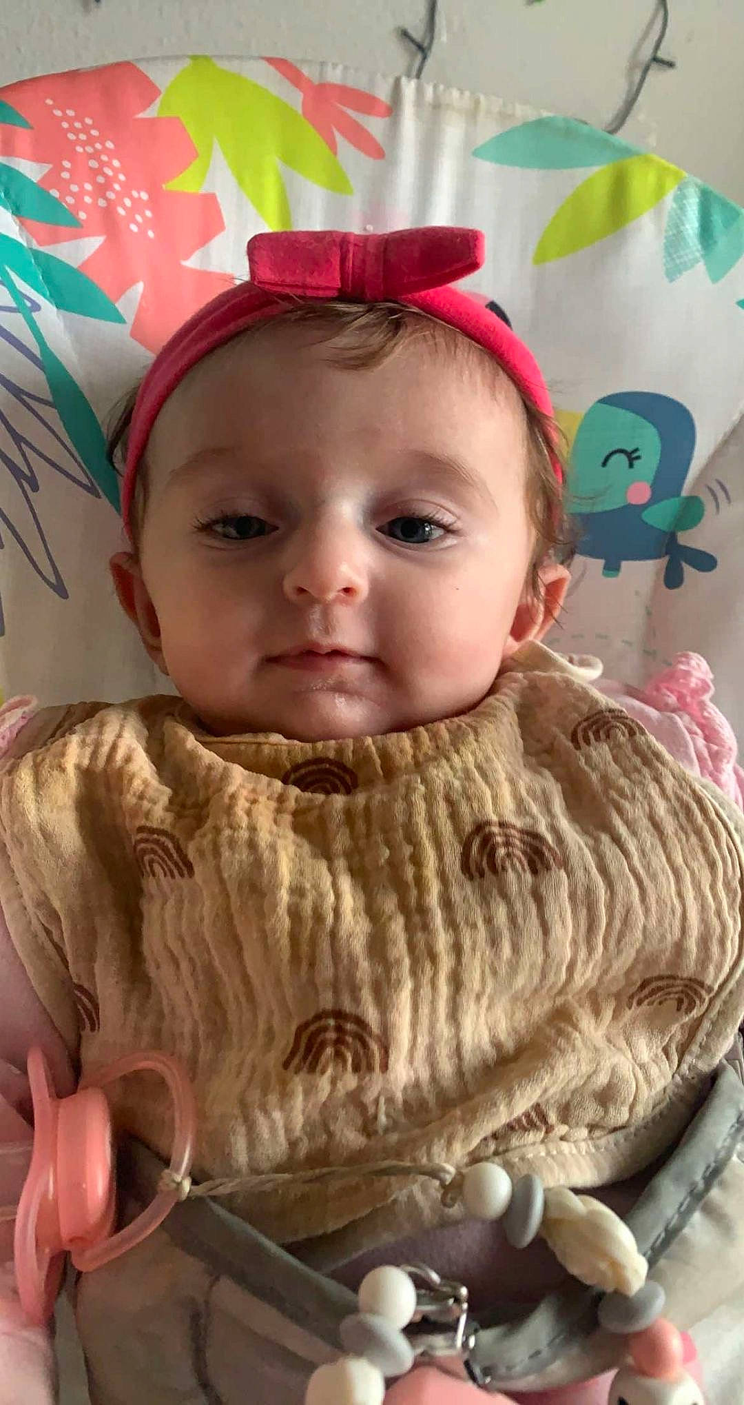 Zélie a rejoint le concours — aidez-le/la à gagner de superbes lots ! baby, baby_toddler_clothing, cap, cheek, child, chin, eye, face, facial_expression, fashion_accessory, fun, fur, happy, head, iris, lip, person, pink, skin, t_shirt