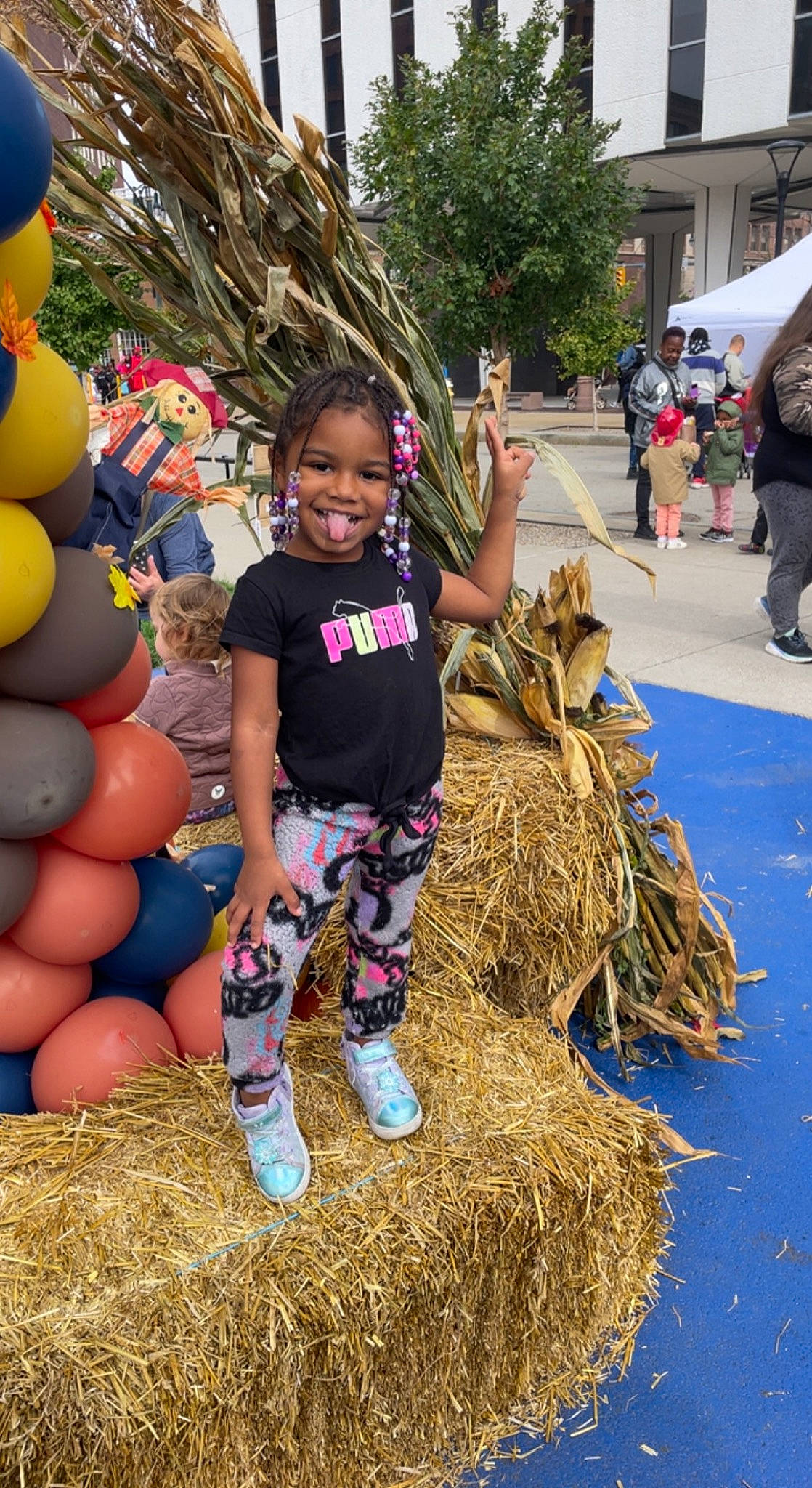 Janiyah is registered to the contest to win money with this photo: balloon, beauty, community, event, fashion, footwear, fun, happy, human, human_leg, human_settlement, joy, leisure, people_in_nature, person, plant, public_space, spring, summer, thigh