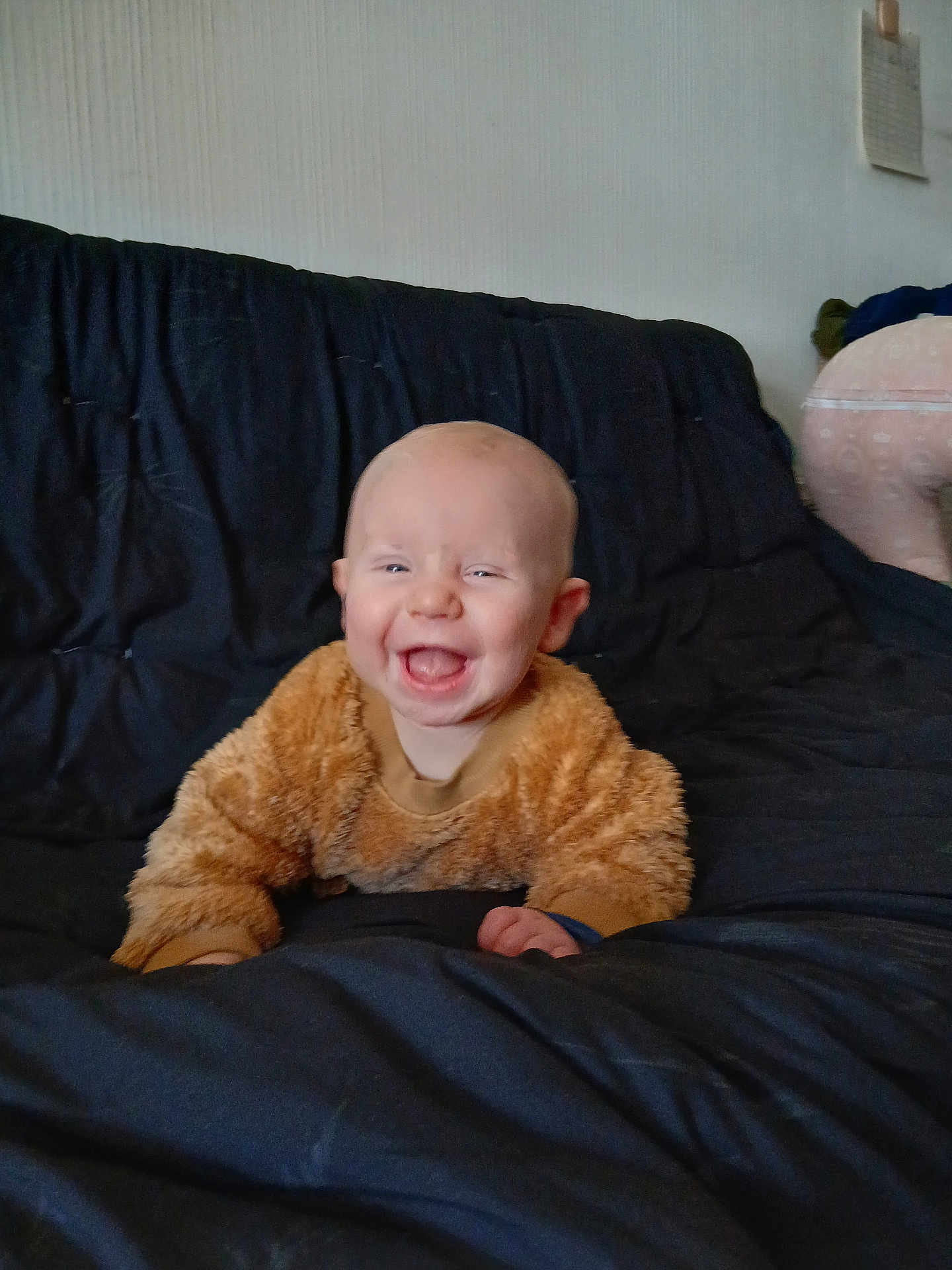 Vojta participe au concours pour gagner de l'argent avec cette photo : baby, calendar, child, clothing, couch, cozy, cute, face, furniture, happy, head, home, indoor, infant, person, portrait, room, smiling, sweater, wall