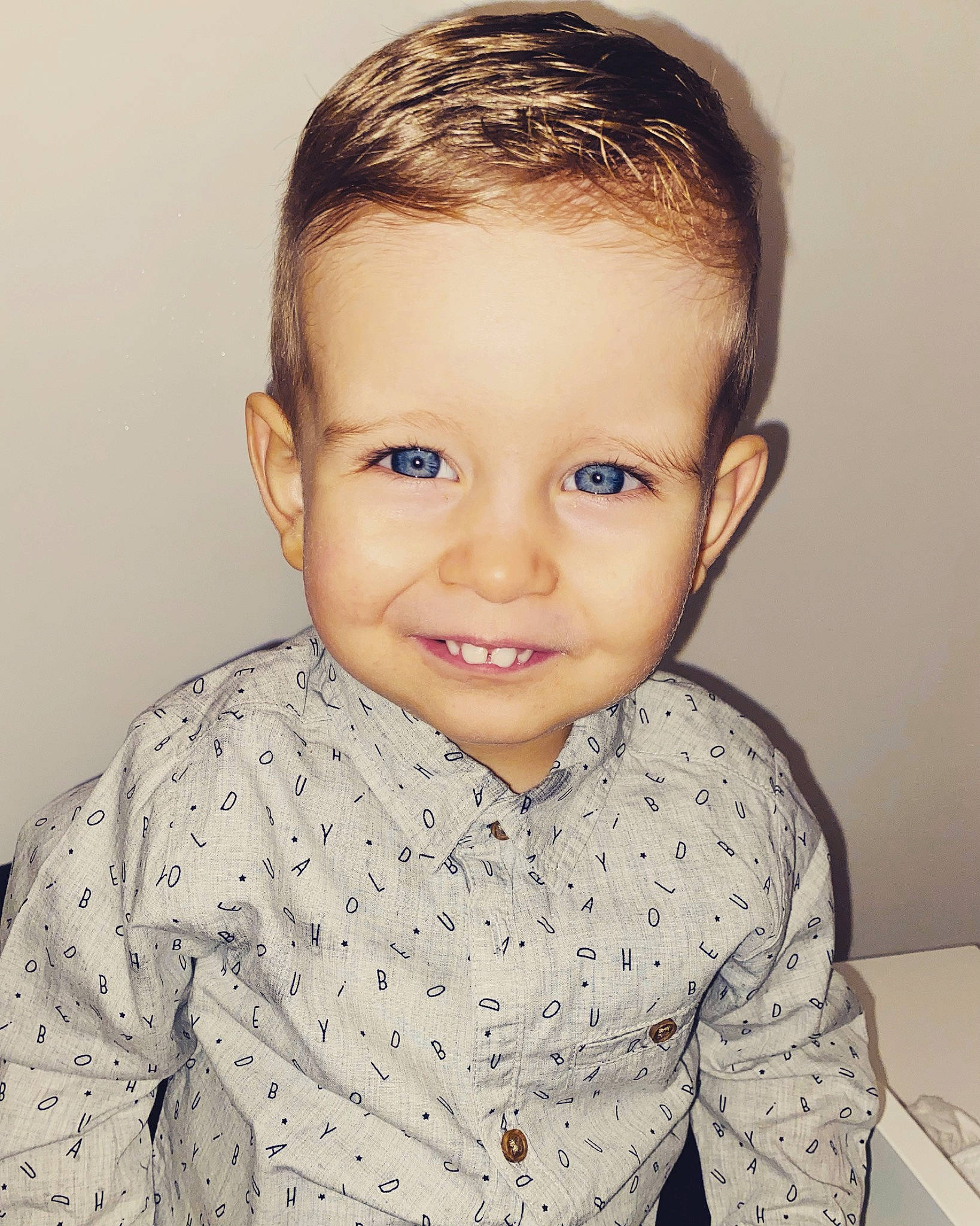 Milann a rejoint le concours — aidez-le/la à gagner de superbes lots ! baby_toddler_clothing, cheek, chin, ear, eye, eyebrow, eyelash, flash_photography, forehead, hair, happy, iris, jaw, joy, lip, neck, nose, person, skin, sleeve