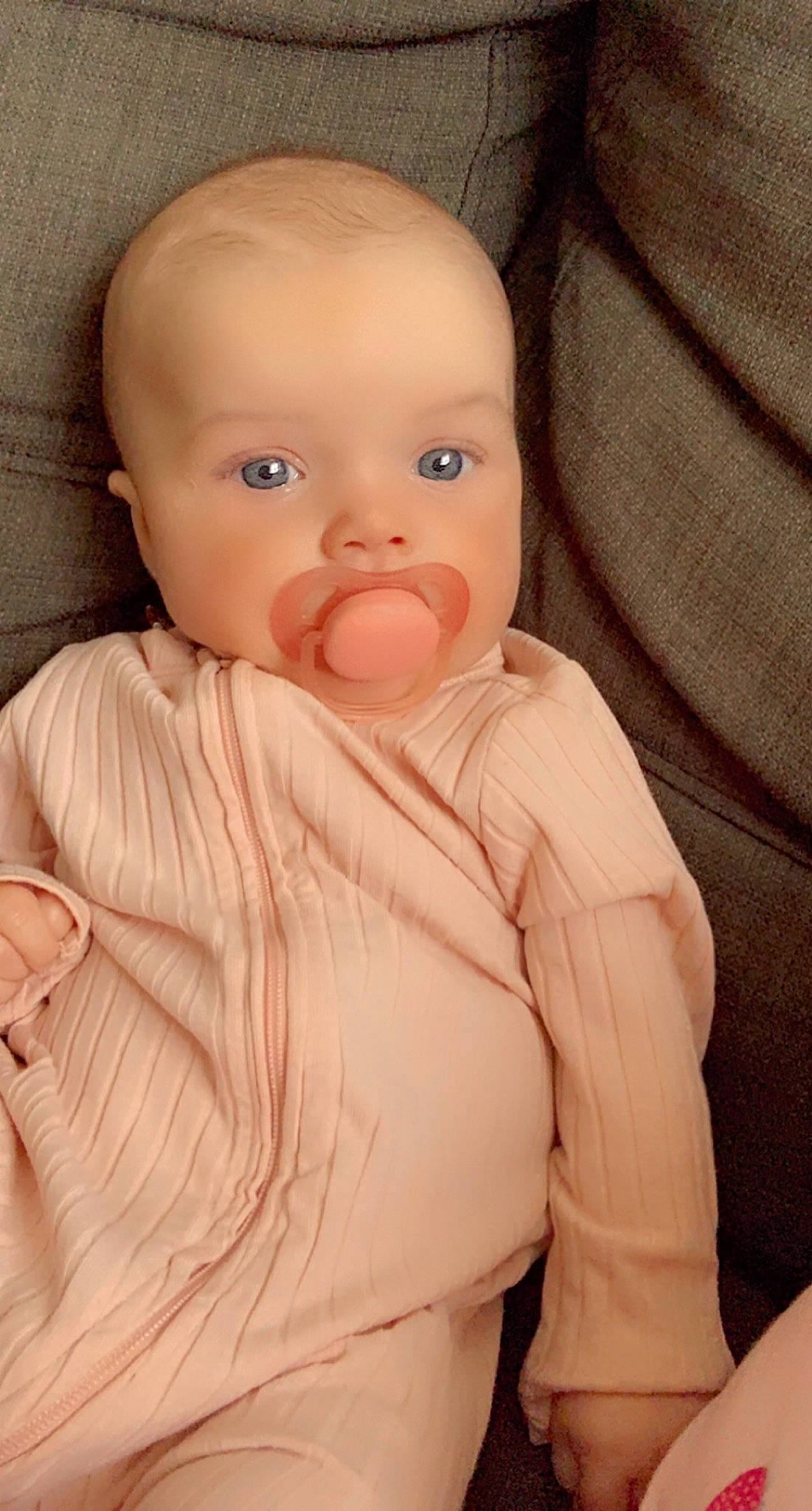 èva-rose a rejoint le concours — aidez-le/la à gagner de superbes lots ! baby, baby_products, baby_sleeping, baby_toddler_clothing, cheek, child, collar, comfort, eyebrow, eyelash, finger, iris, linens, lip, mouth, nose, person, skin, sleeve, thumb