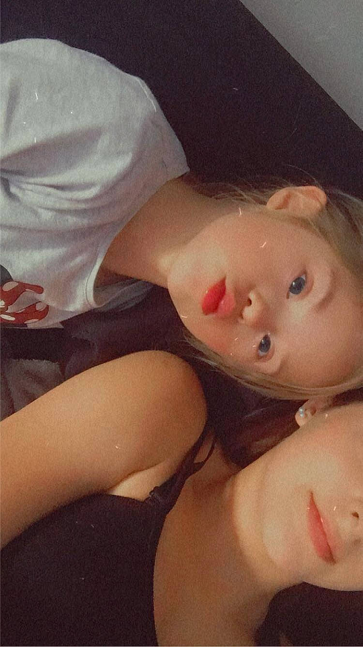 Shayna a rejoint le concours — aidez-le/la à gagner de superbes lots ! abdomen, black_hair, cheek, chest, elbow, eye, eyebrow, eyelash, finger, gesture, happy, jaw, lip, mouth, muscle, neck, nose, person, skin, thigh