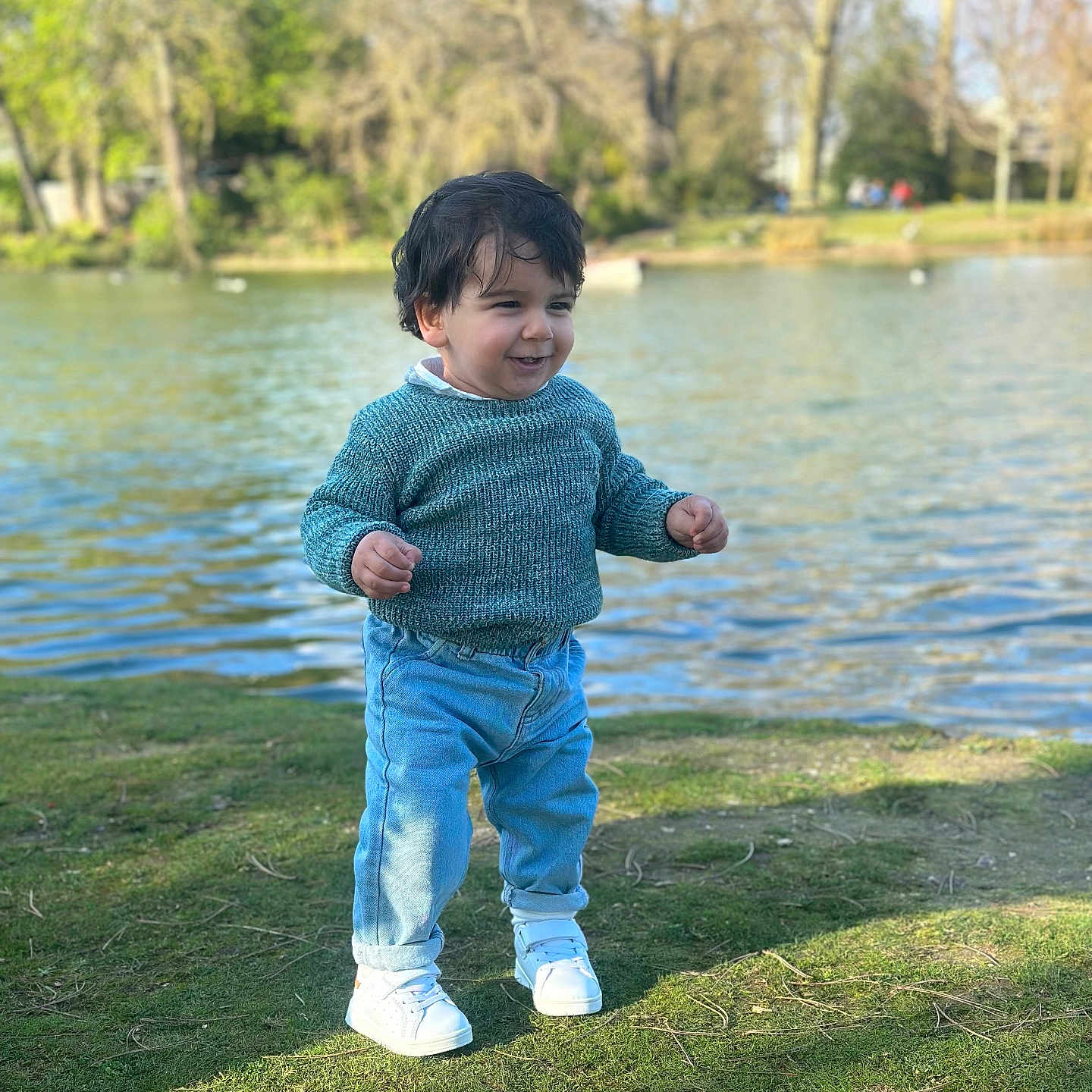 Mohamed Hedi a rejoint le concours — aidez-le/la à gagner de superbes lots ! boy, child, clothing, face, grass, head, jeans, lake, nature, outdoors, pants, park, person, photography, plant, pond, portrait, vegetation, water, waterfront