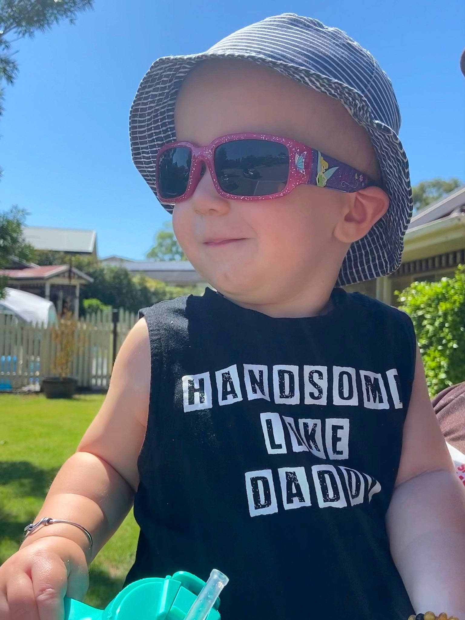 Ollie is registered to the contest to win money with this photo: cap, cool, eyewear, finger, fun, glasses, goggles, grass, happy, hat, headgear, headwear, leisure, light, person, plant, sky, sleeve, sunglasses, travel