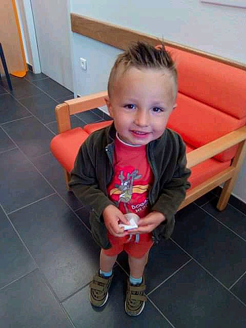 Bradley participe au concours pour gagner de l'argent avec cette photo : baby_toddler_clothing, chair, chin, eye, face, floor, flooring, footwear, happy, human_body, joy, leg, mouth, nose, person, shoe, shorts, skin, smile, thigh