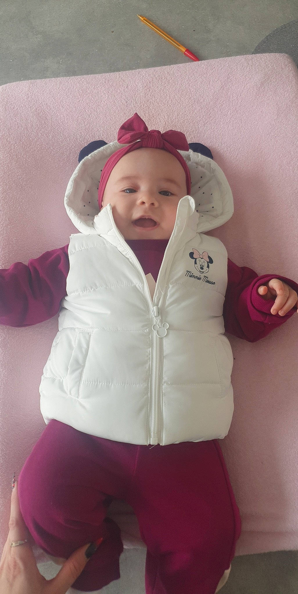 Malya a rejoint le concours — aidez-le/la à gagner de superbes lots ! baby, baby_products, baby_toddler_clothing, beanie, cap, cheek, child, comfort, fashion_accessory, fur, happy, hood, jacket, knee, lip, magenta, person, pink, sleeve, textile