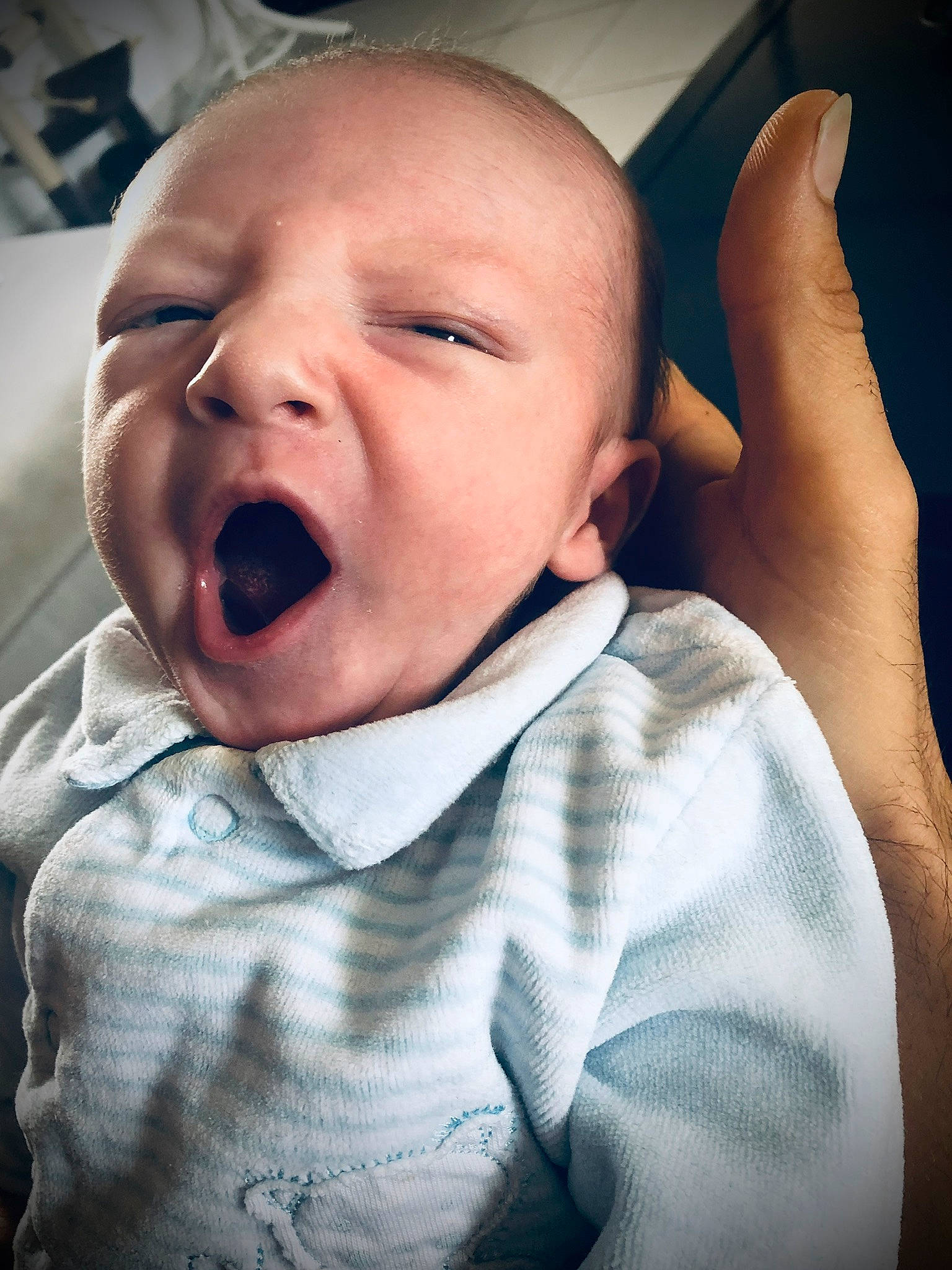 Lucas participe au concours pour gagner de l'argent avec cette photo : baby, baby_laughing, baby_making_funny_faces, cheek, child, chin, face, facial_expression, gesture, head, laugh, mouth, nose, person, shout, smile, toddler, tongue, yawn