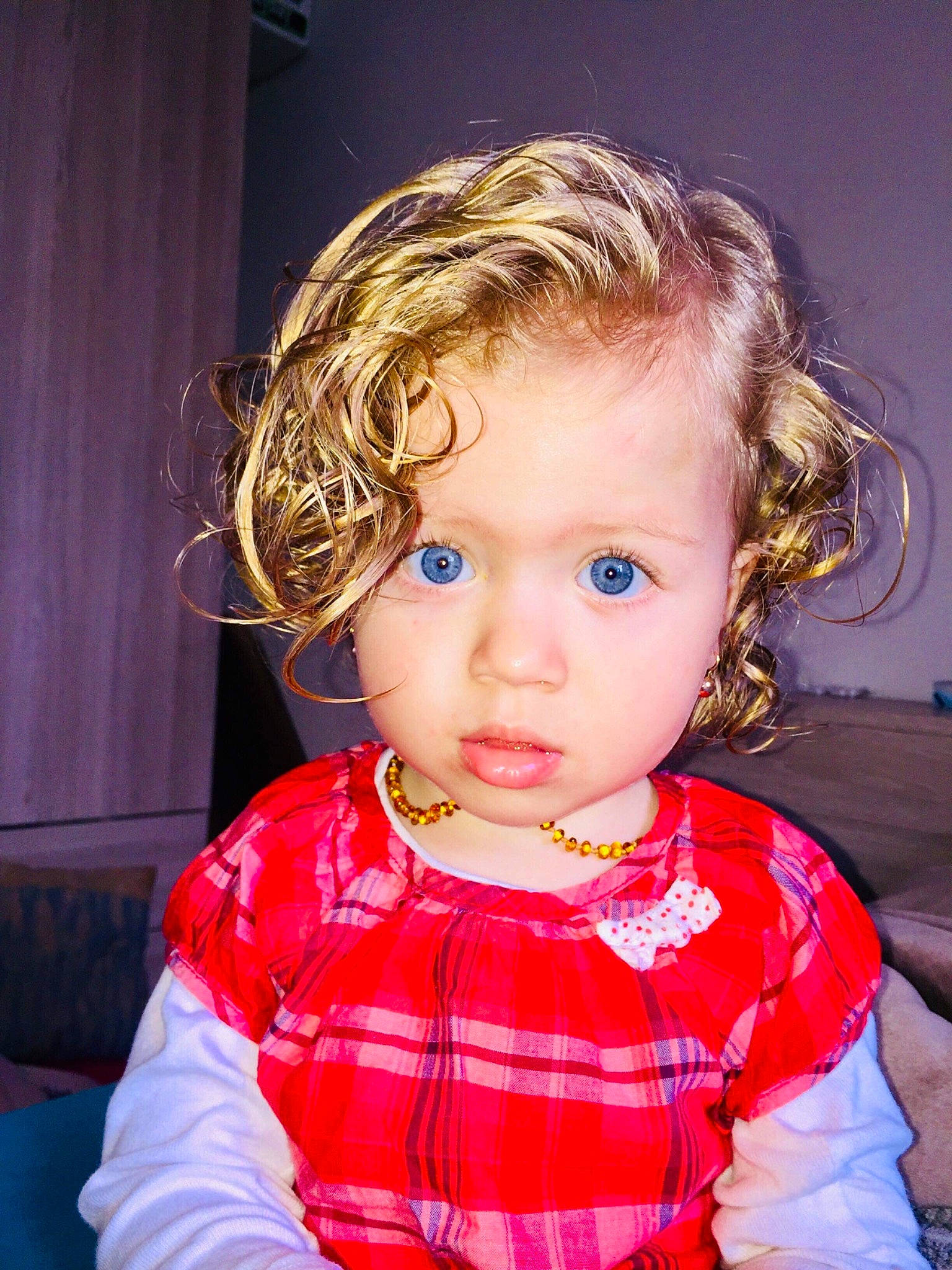 Lucy a rejoint le concours — aidez-le/la à gagner de superbes lots ! blond, boy, cheek, child, eye, face, forehead, girl, hair, hairstyle, head, human_hair_color, infant, lip, mouth, nose, organ, person, skin, smile