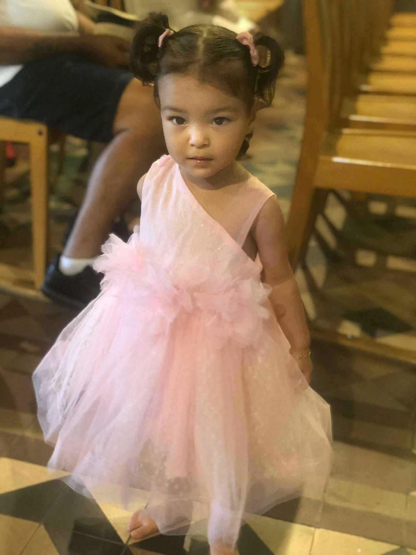 Evanna participe au concours pour gagner de l'argent avec cette photo : architecture, blackhair, building, child, clothing, dress, eveningdress, face, fashion, female, formalwear, girl, gown, hair, head, person, photography, portrait, sitting, sleeve