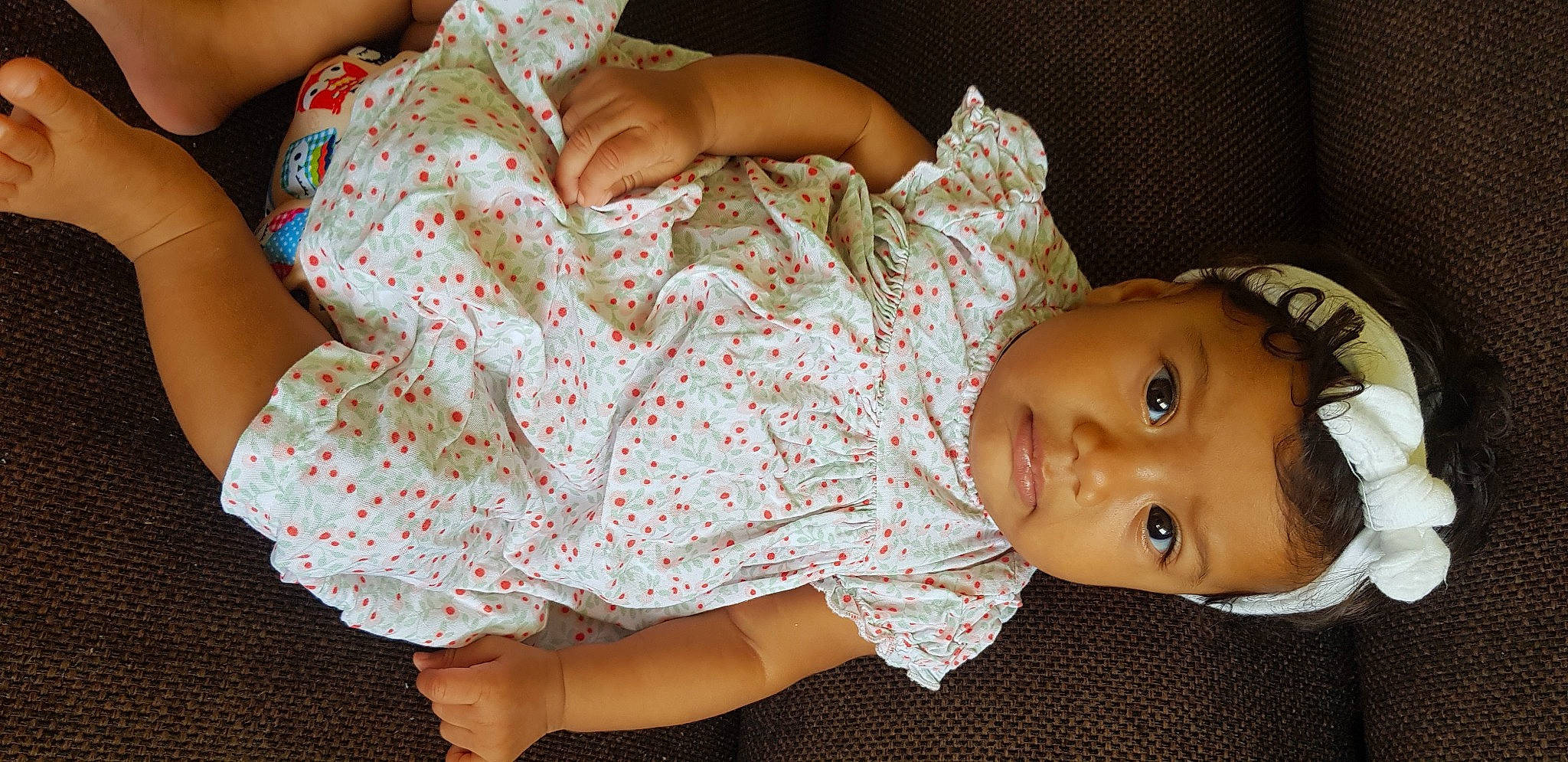 Meloah a rejoint le concours — aidez-le/la à gagner de superbes lots ! arm, baby, baby_toddler_clothing, cheek, child, comfort, finger, hand, happy, human_body, joint, leg, mouth, nail, pattern, person, skin, sleeve, thigh, toddler